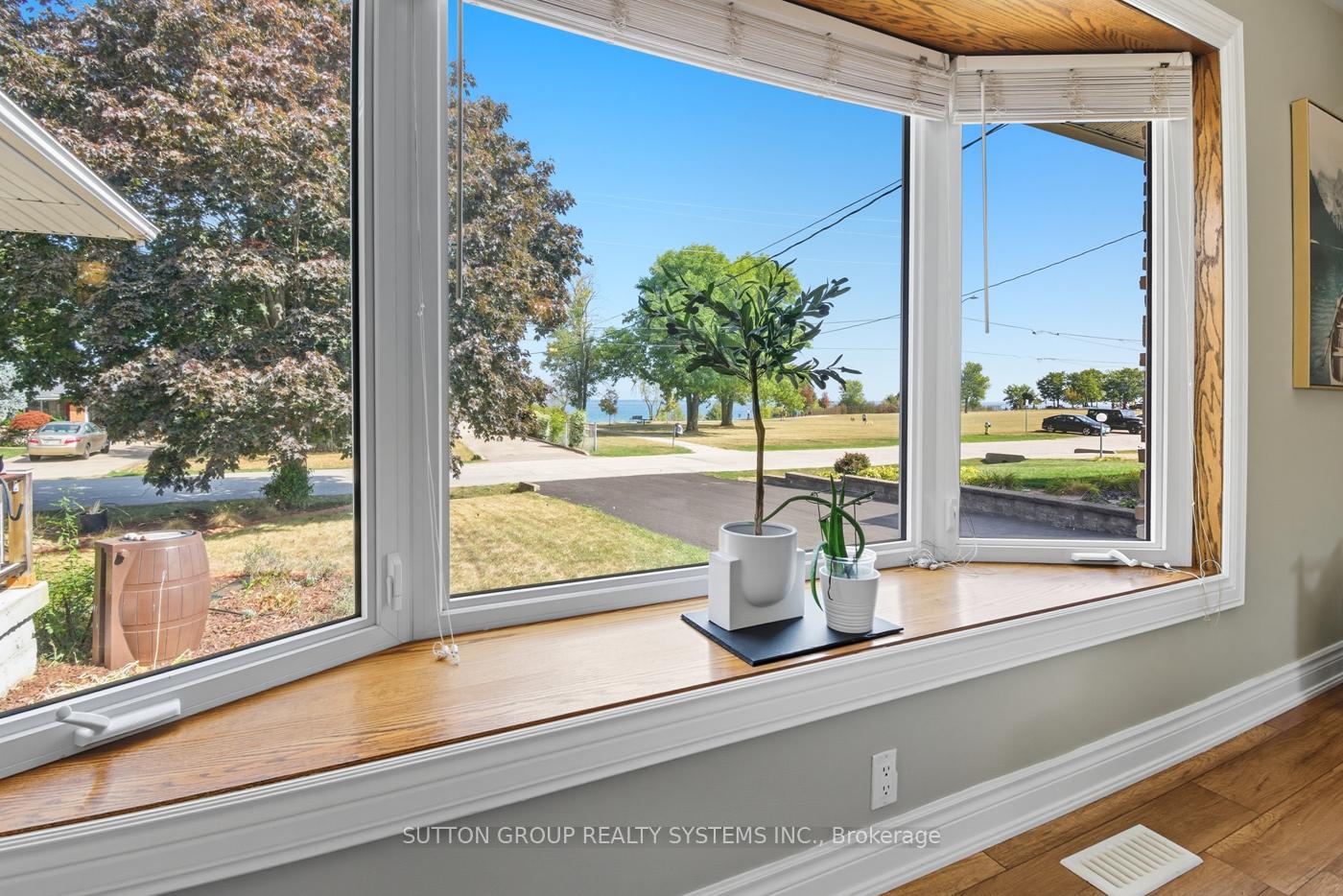 Photo 4 of 83 Lakeside Drive, Grimsby, Grimsby Beach — HOMEH
