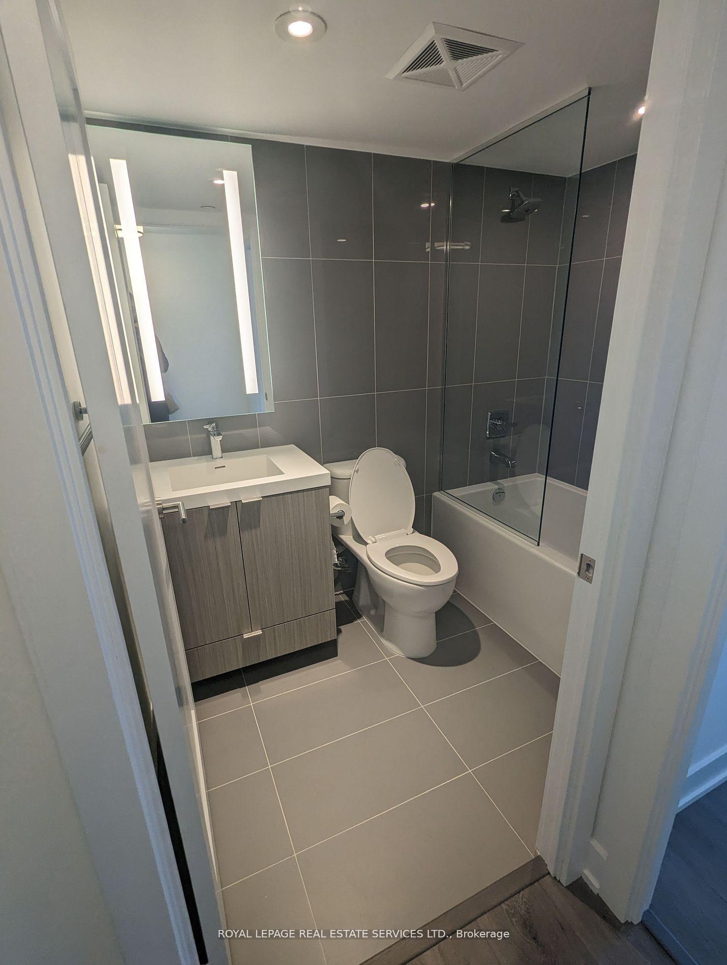 Photo 8 of Unit 802, 575 Bloor Street E, Toronto, North St. James Town — HOMEH