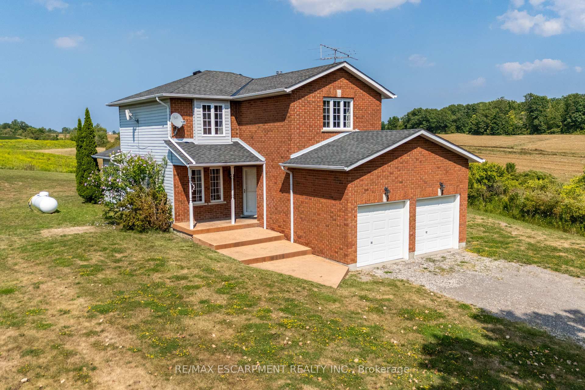 Photo 1 of 710 Hall Road, Hamilton, Rural Glanbrook — HOMEH