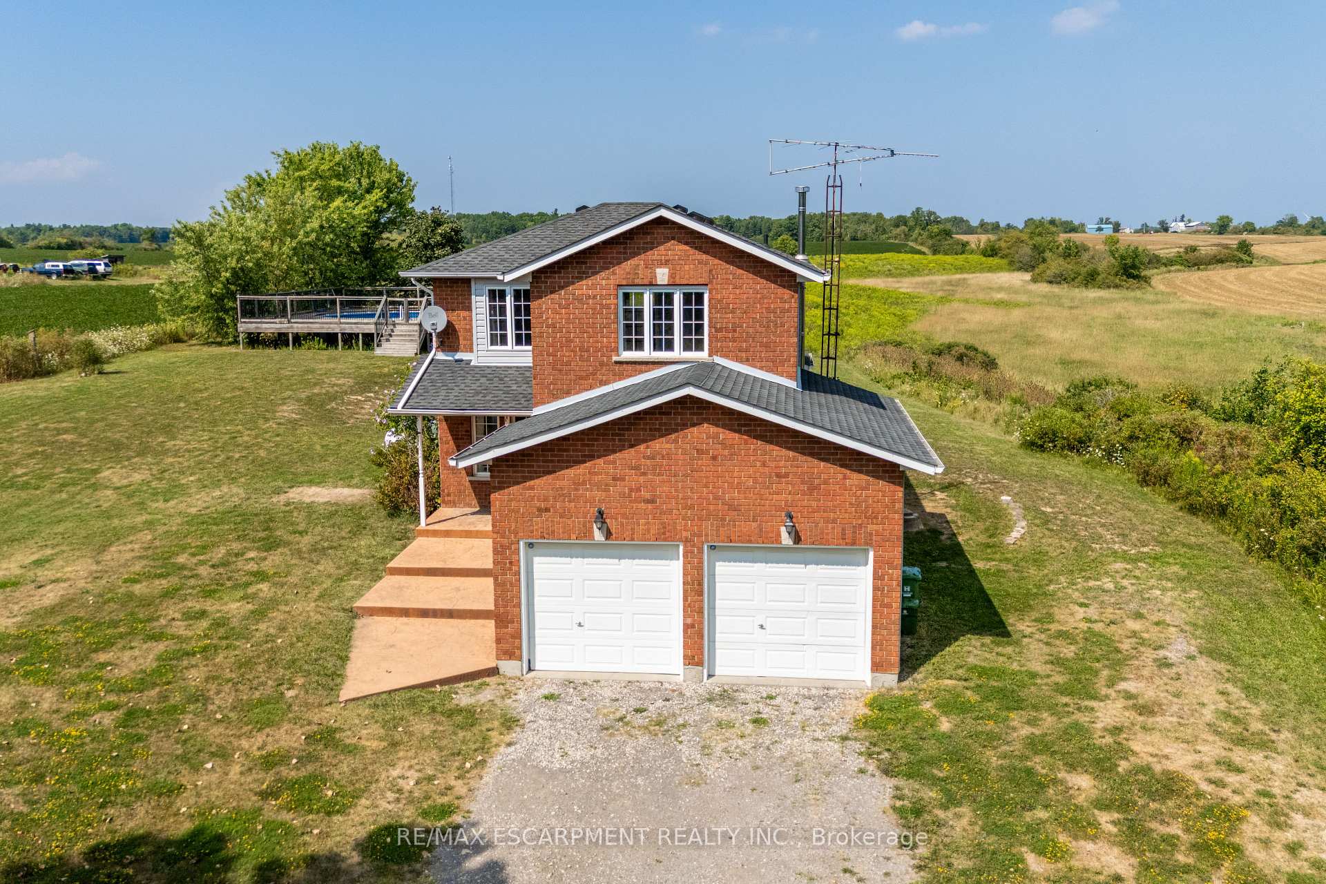 Photo 3 of 710 Hall Road, Hamilton, Rural Glanbrook — HOMEH