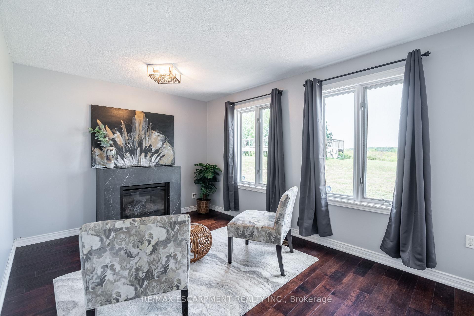 Photo 4 of 710 Hall Road, Hamilton, Rural Glanbrook — HOMEH