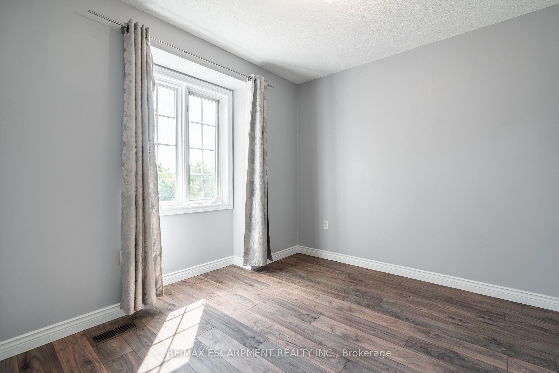Photo 12 of 710 Hall Road, Hamilton, Rural Glanbrook — HOMEH