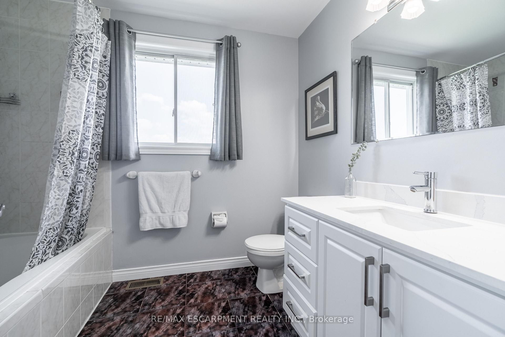 Photo 19 of 710 Hall Road, Hamilton, Rural Glanbrook — HOMEH