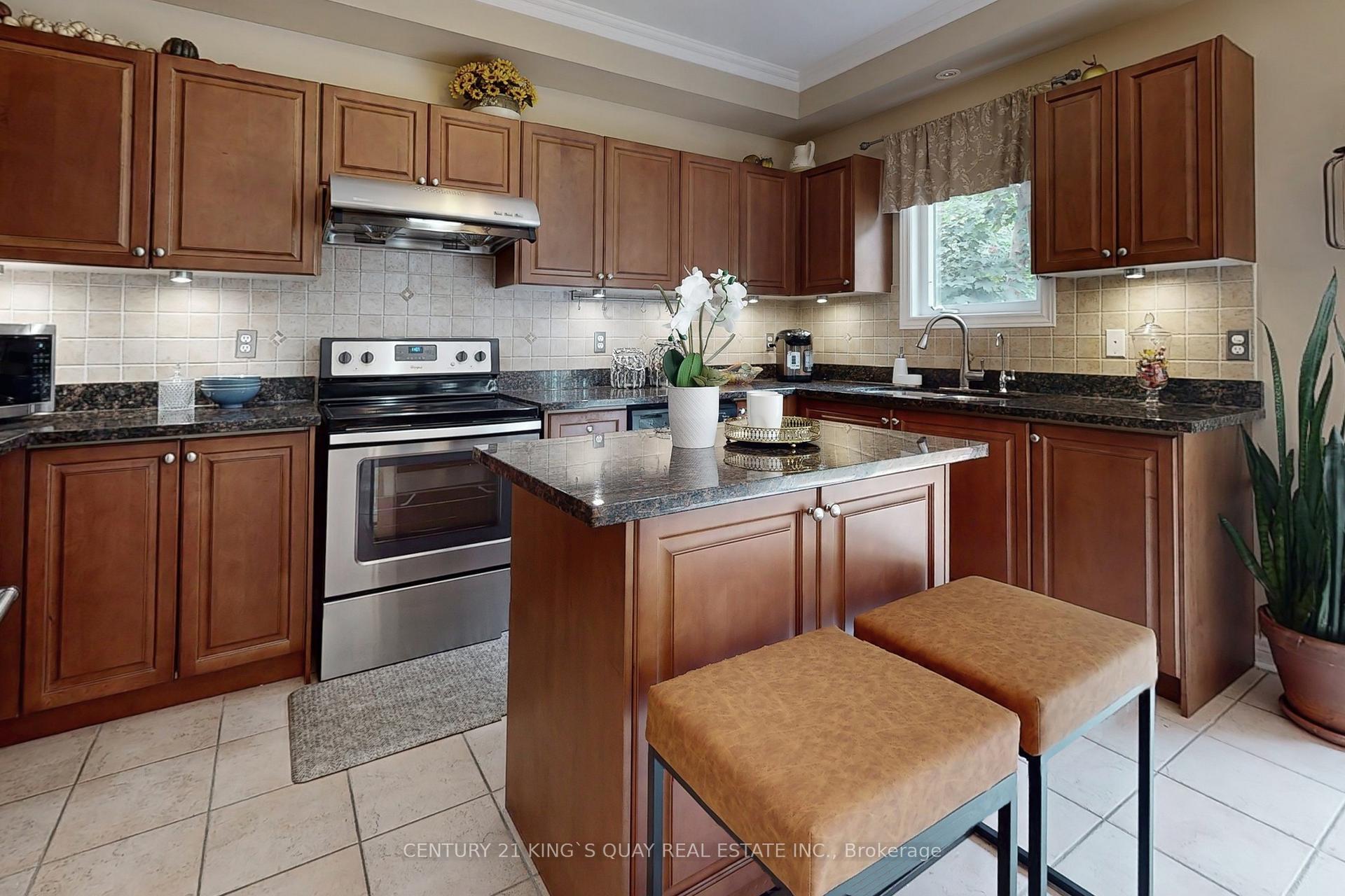 Photo 9 of 241 Summeridge Drive, Vaughan, Patterson — HOMEH