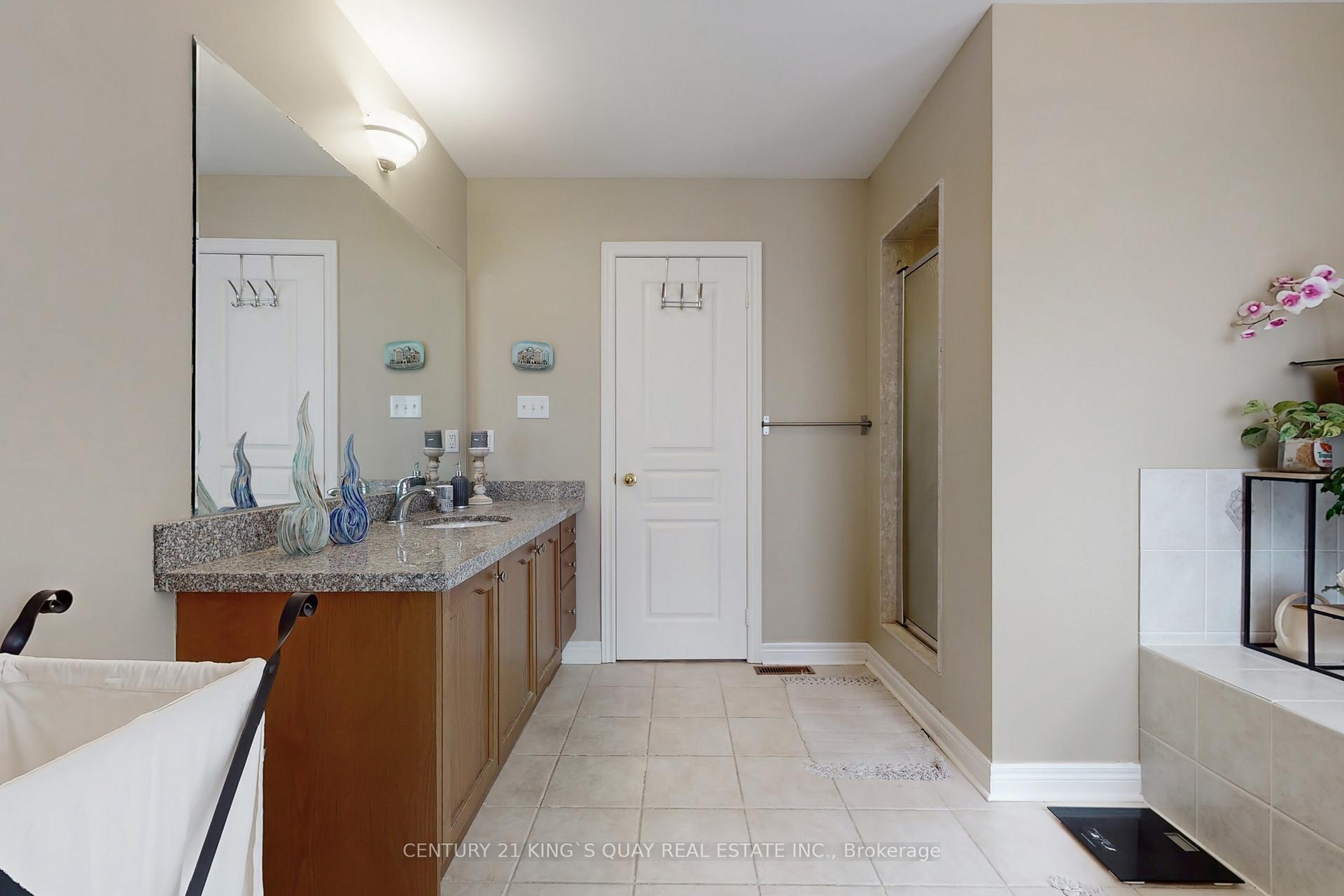 Photo 17 of 241 Summeridge Drive, Vaughan, Patterson — HOMEH