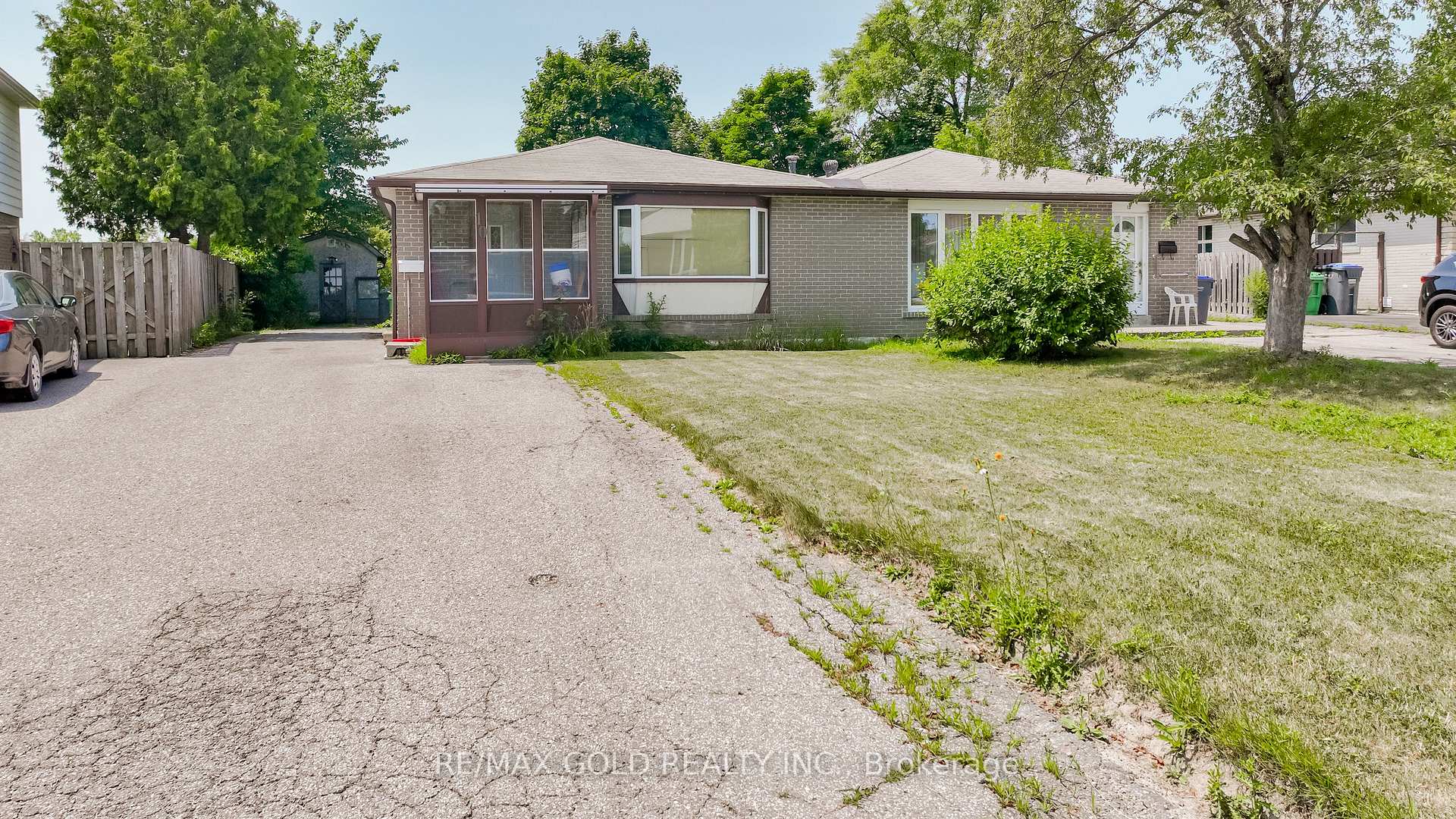Front of 10 Edenridge Drive