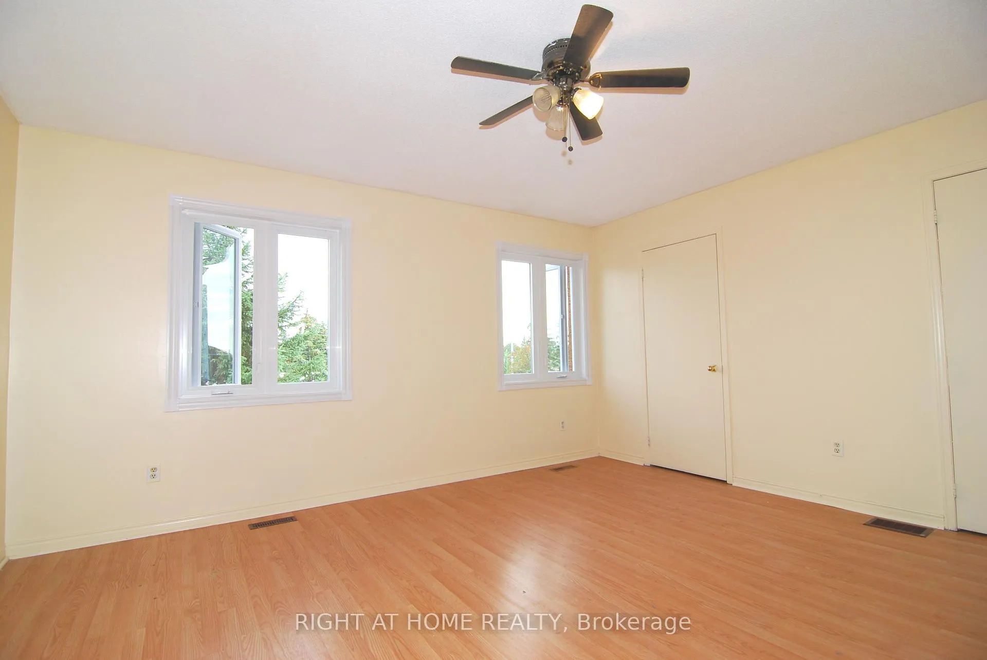 Photo 9 of 158 Toba Crescent, Brampton, Heart Lake East — HOMEH