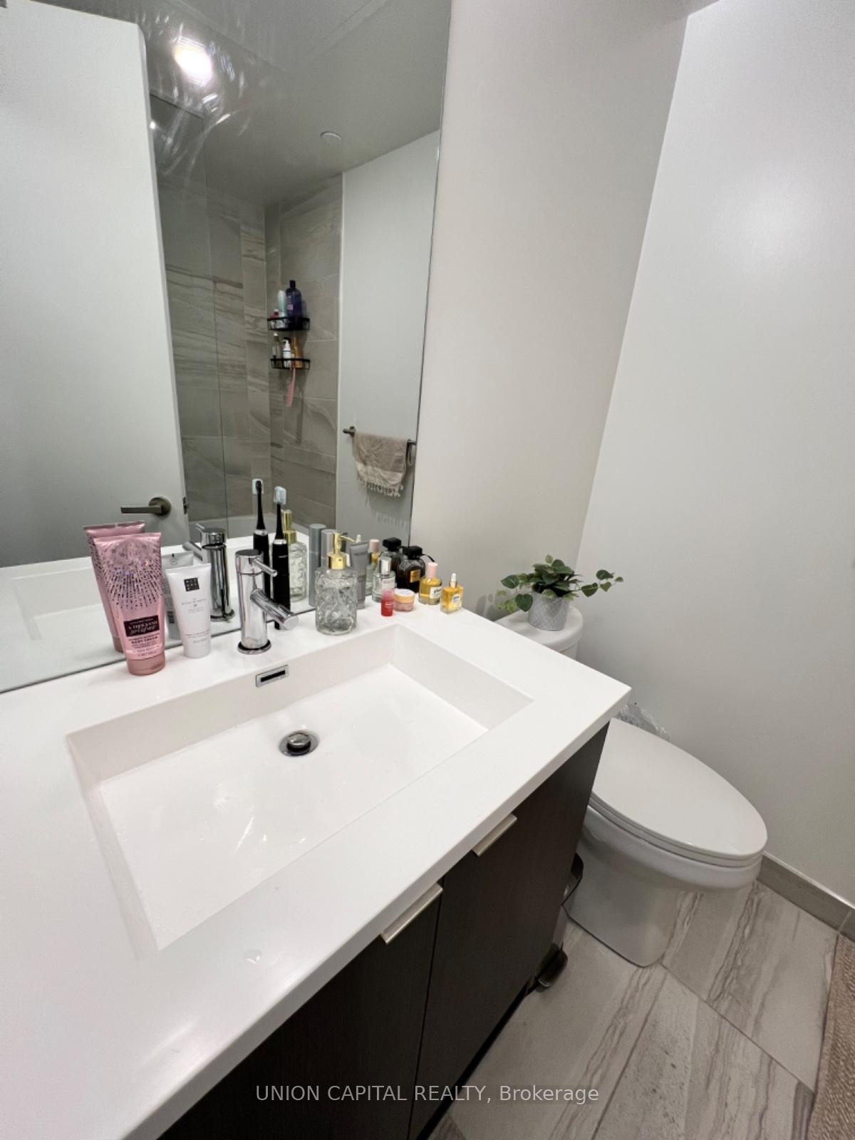 Photo 3 of Unit 5810, 138 Downes Street, Toronto, Waterfront Communities — HOMEH