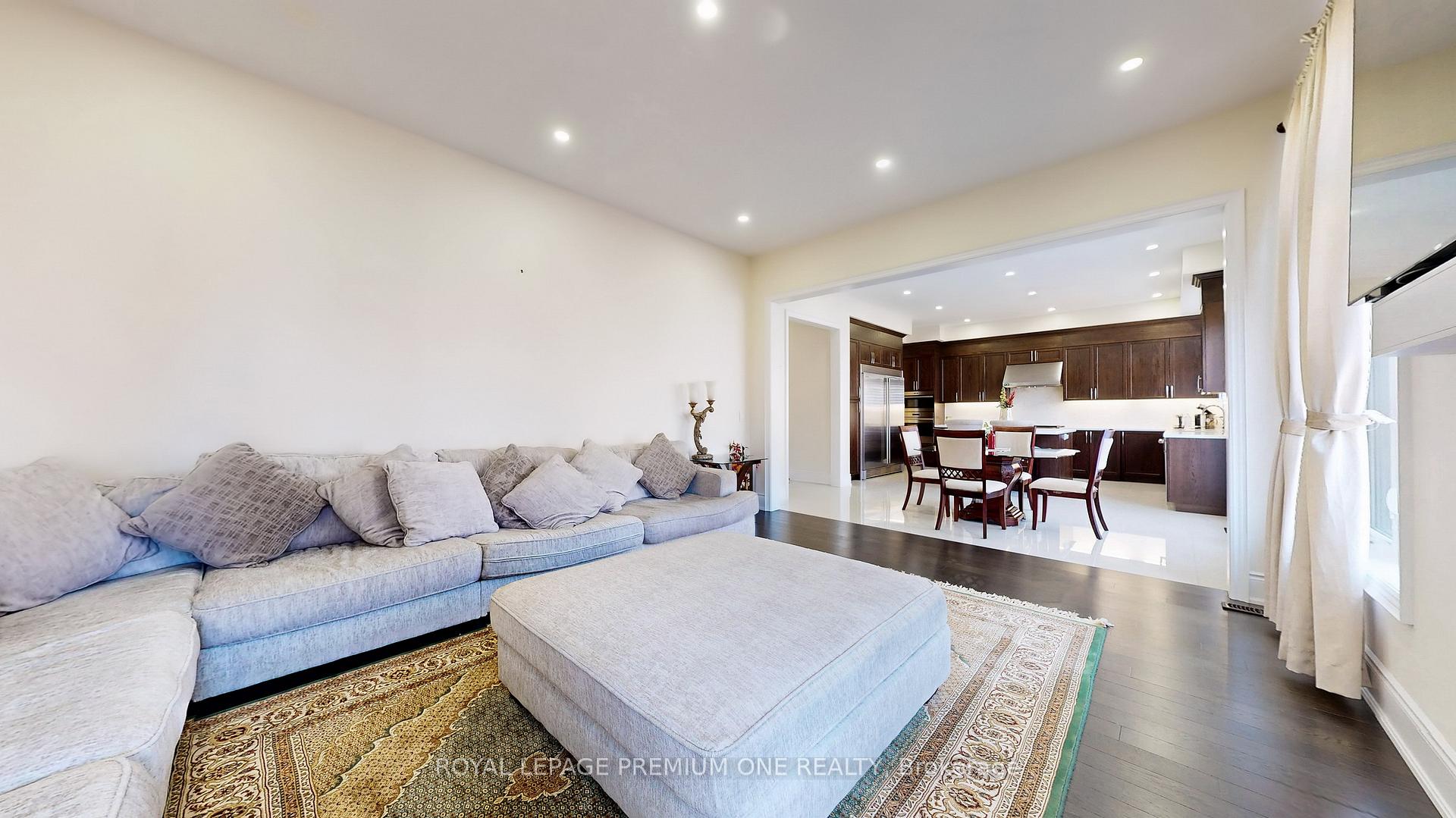Photo 2 of 52 Daisy Meadow Crescent, Caledon, Caledon East — HOMEH