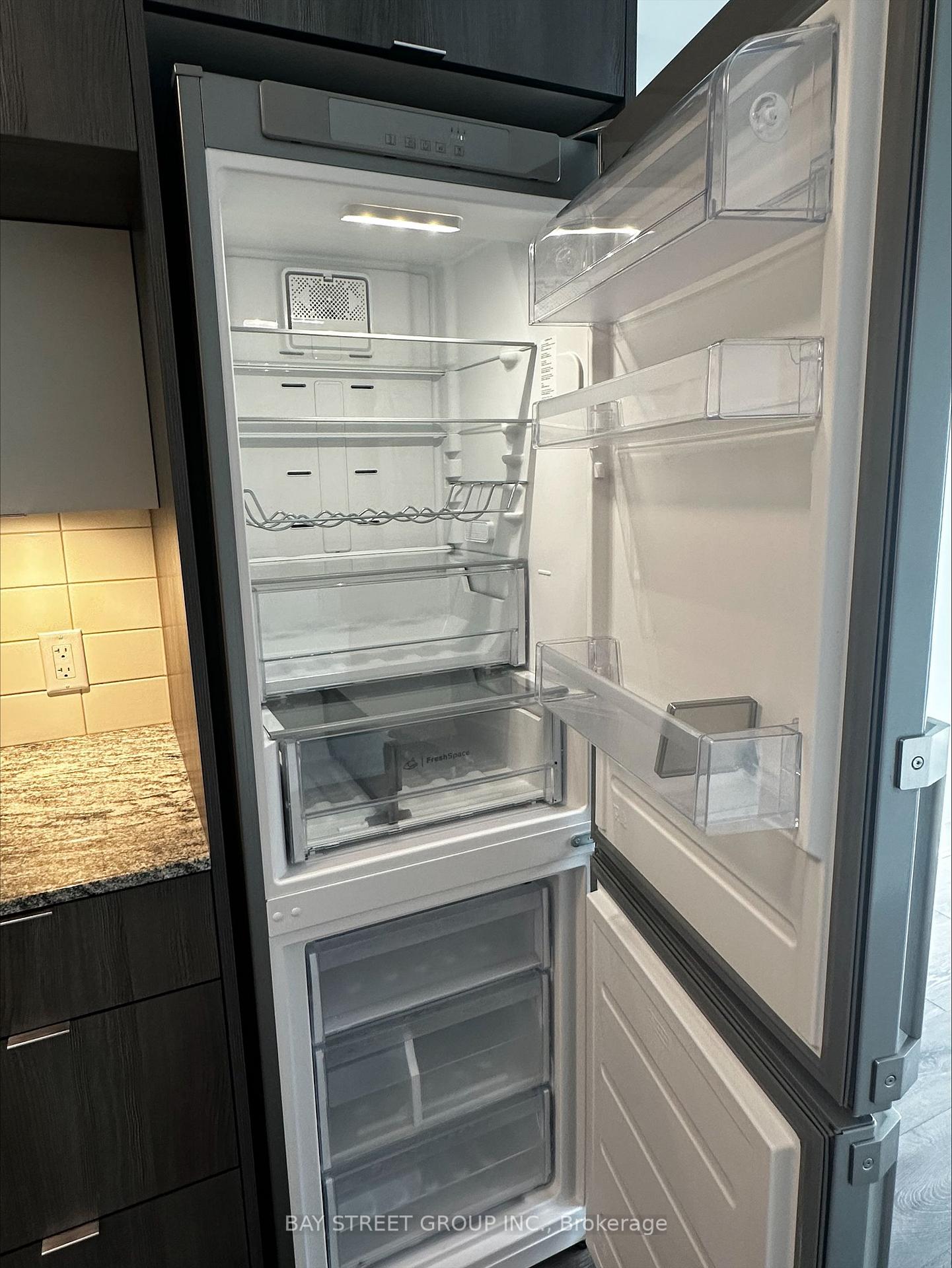 Photo 15 of Unit 921, 585 Bloor Street E, Toronto, North St. James Town — HOMEH
