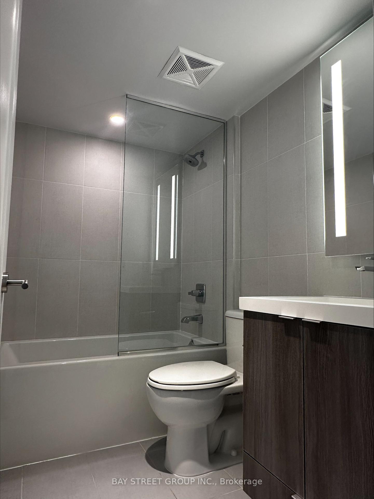 Photo 5 of Unit 921, 585 Bloor Street E, Toronto, North St. James Town — HOMEH