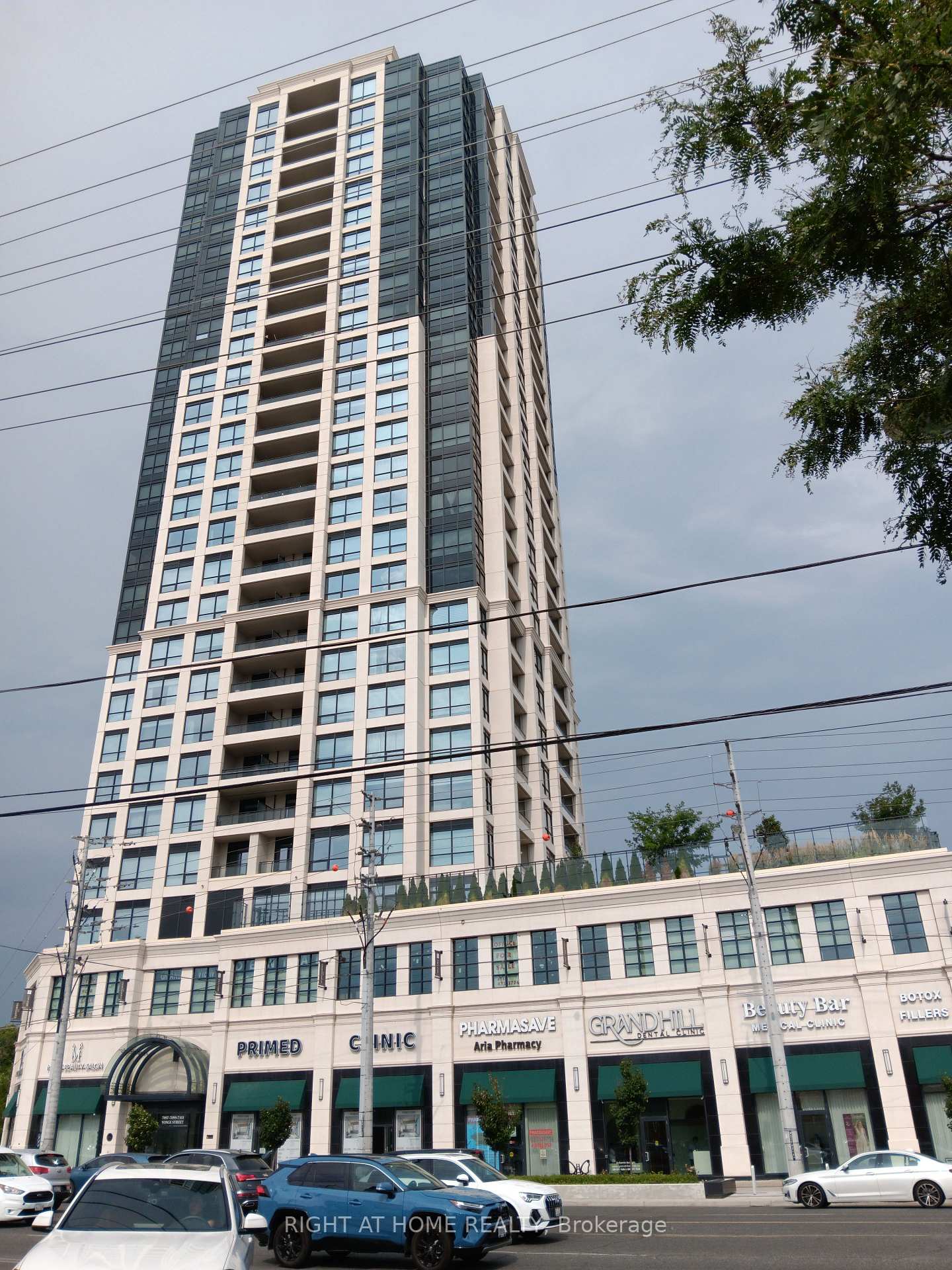 Front of Unit 1807, 1 Grandview Avenue
