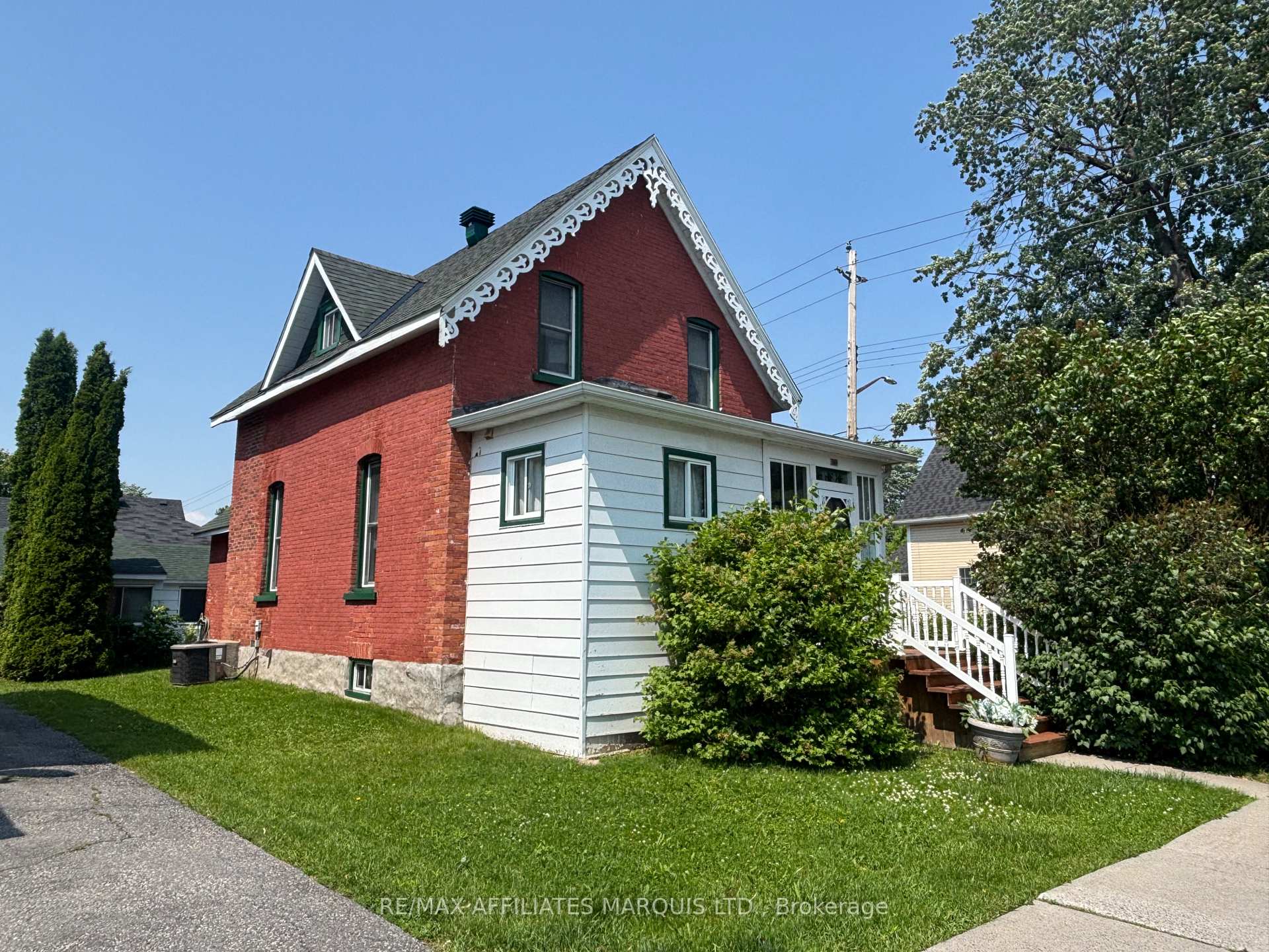 Photo 1 of 101 Seventh Street W, Cornwall — HOMEH