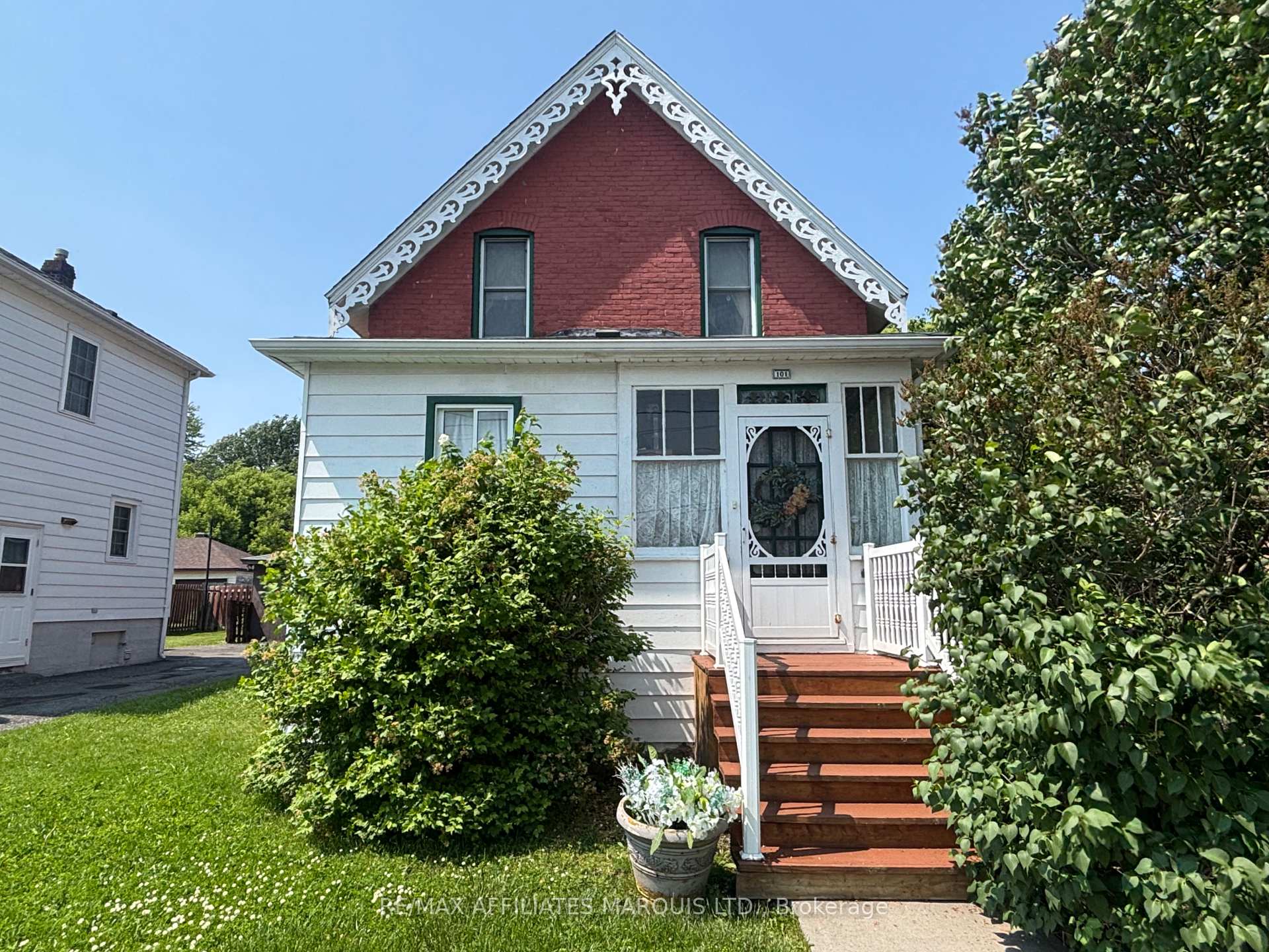 Photo 2 of 101 Seventh Street W, Cornwall — HOMEH