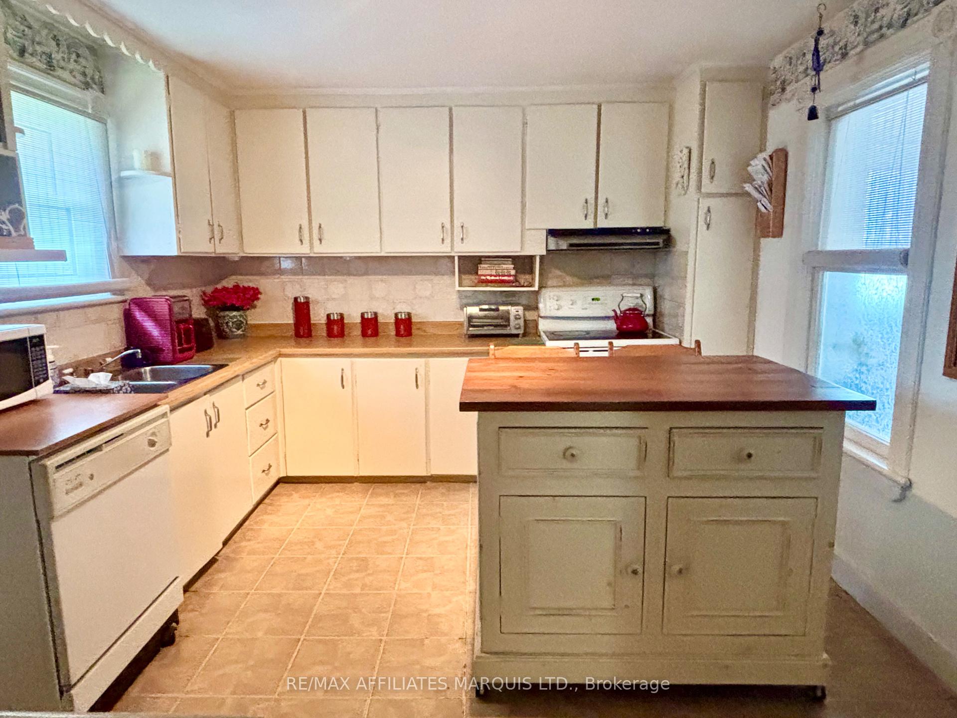 Photo 7 of 101 Seventh Street W, Cornwall — HOMEH