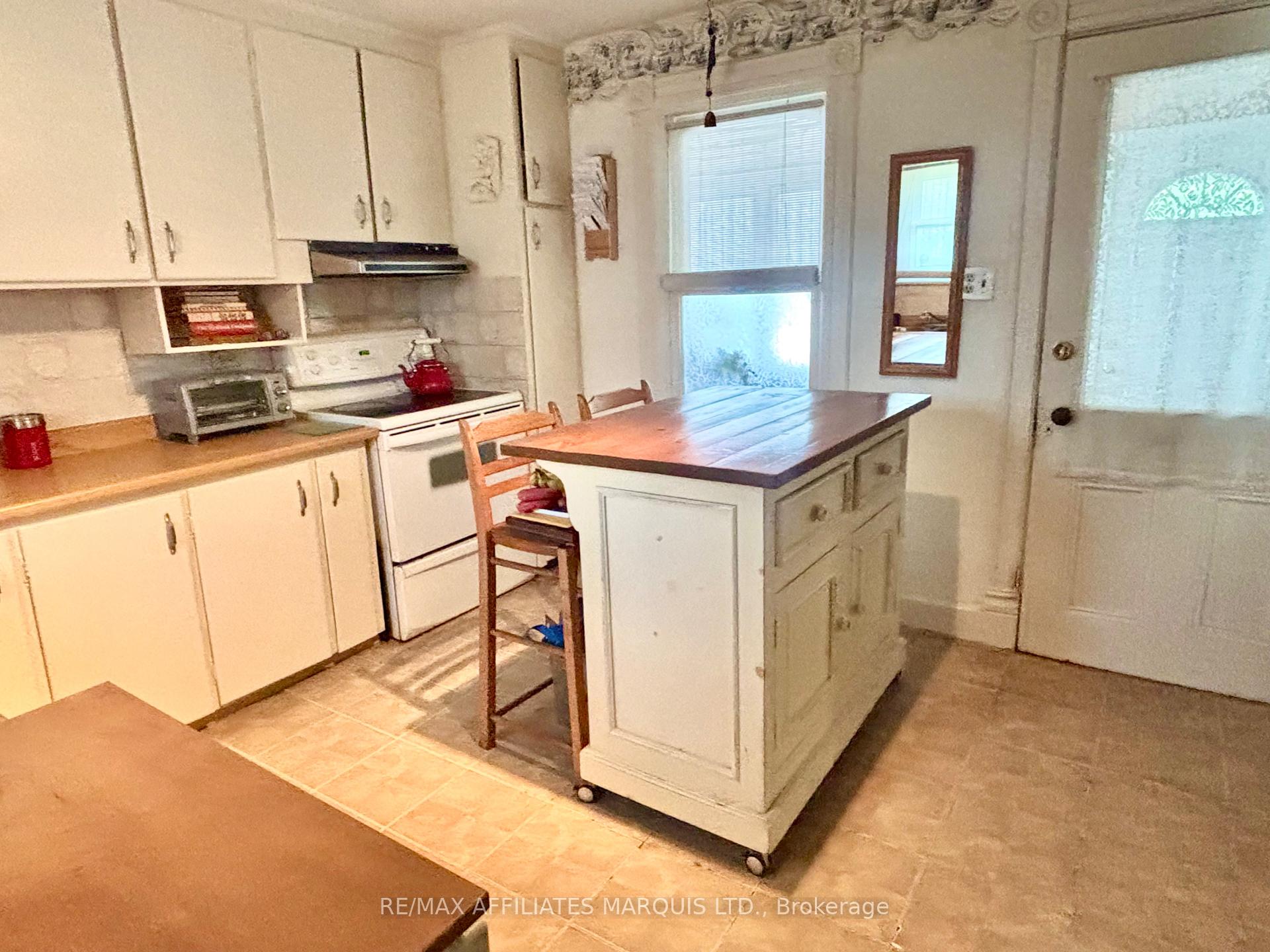 Photo 9 of 101 Seventh Street W, Cornwall — HOMEH