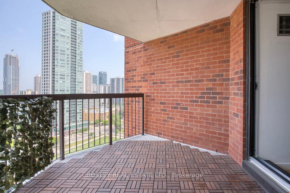 Photo 25 of Unit 1923, 77 Maitland Place, Toronto, Cabbagetown-South St. James Town — HOMEH