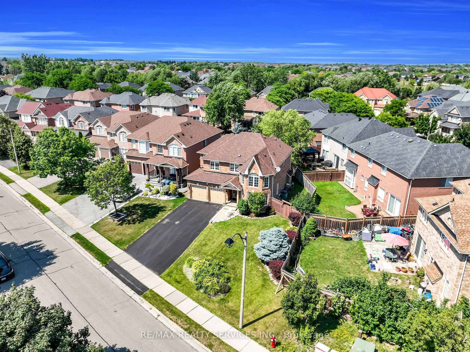Photo 3 of 86 Whitwell Drive, Brampton, Vales of Castlemore North — HOMEH