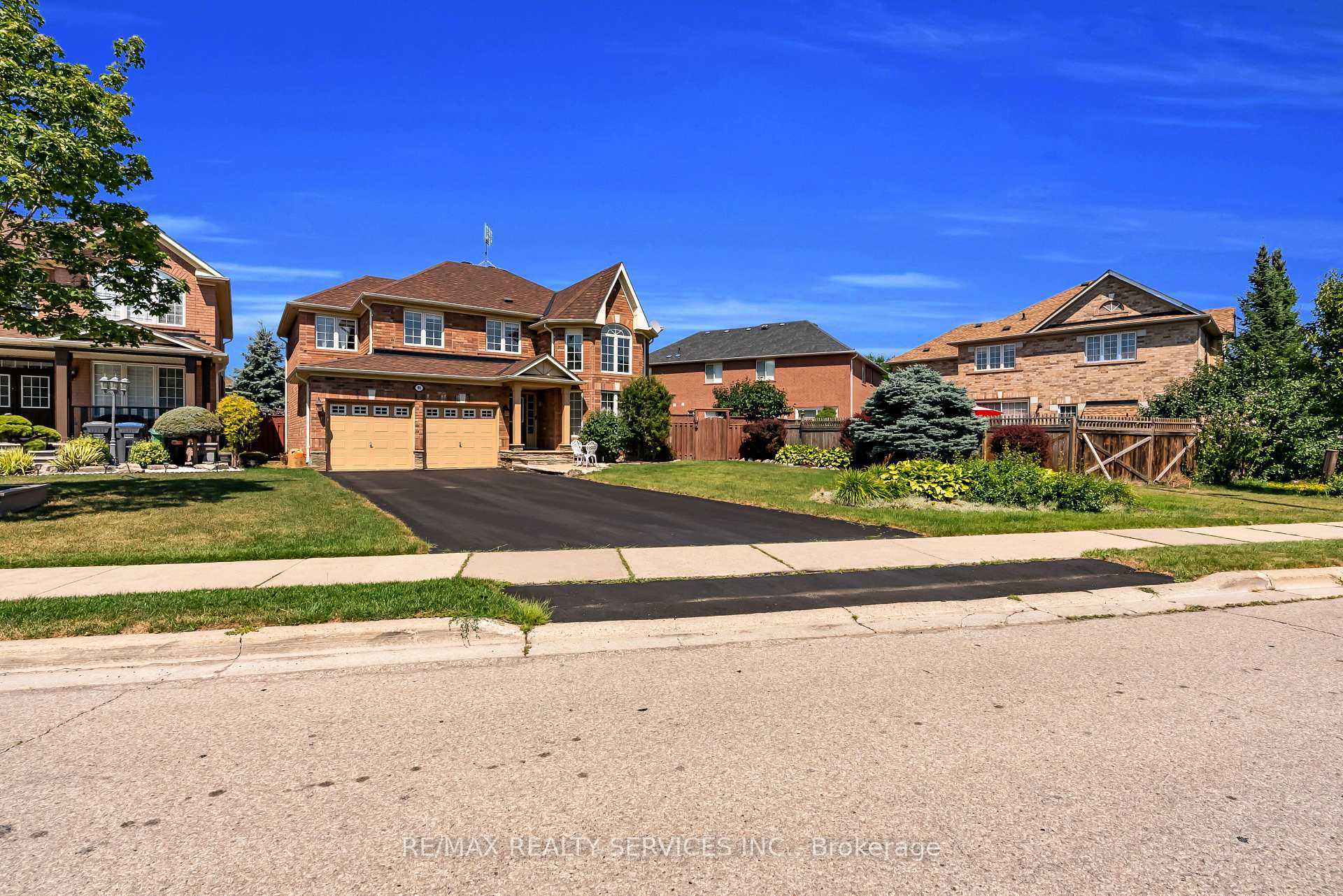 Photo 23 of 86 Whitwell Drive, Brampton, Vales of Castlemore North — HOMEH