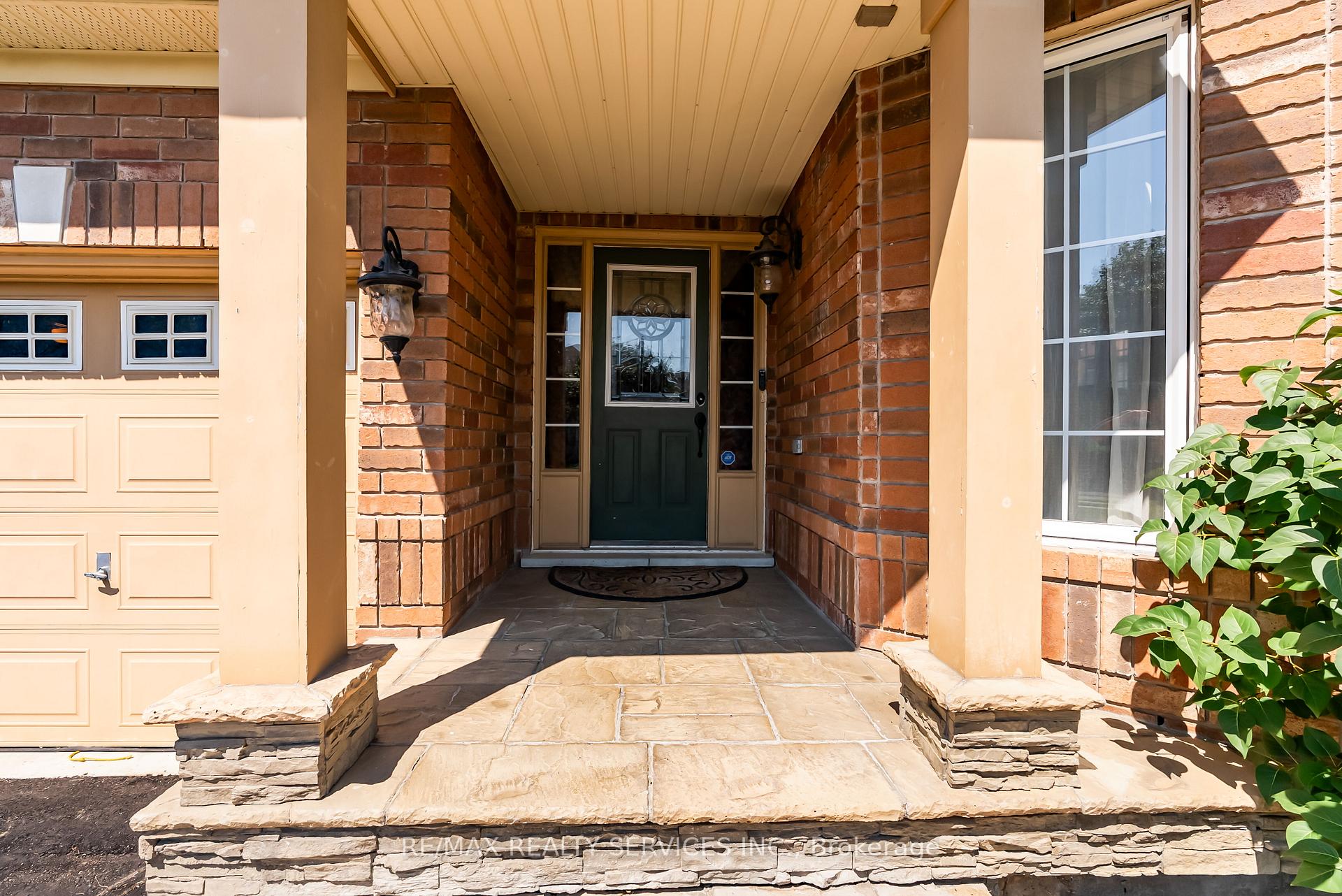 Photo 4 of 86 Whitwell Drive, Brampton, Vales of Castlemore North — HOMEH