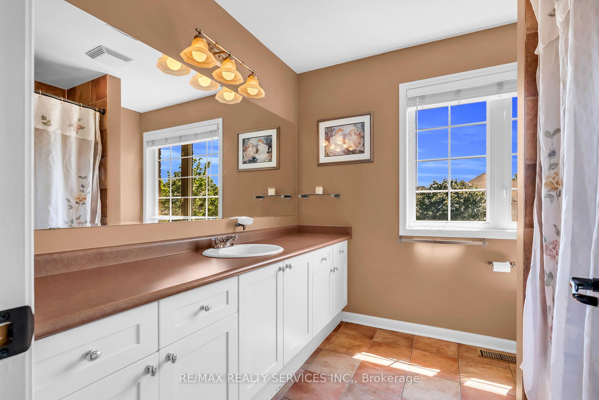 Photo 47 of 86 Whitwell Drive, Brampton, Vales of Castlemore North — HOMEH