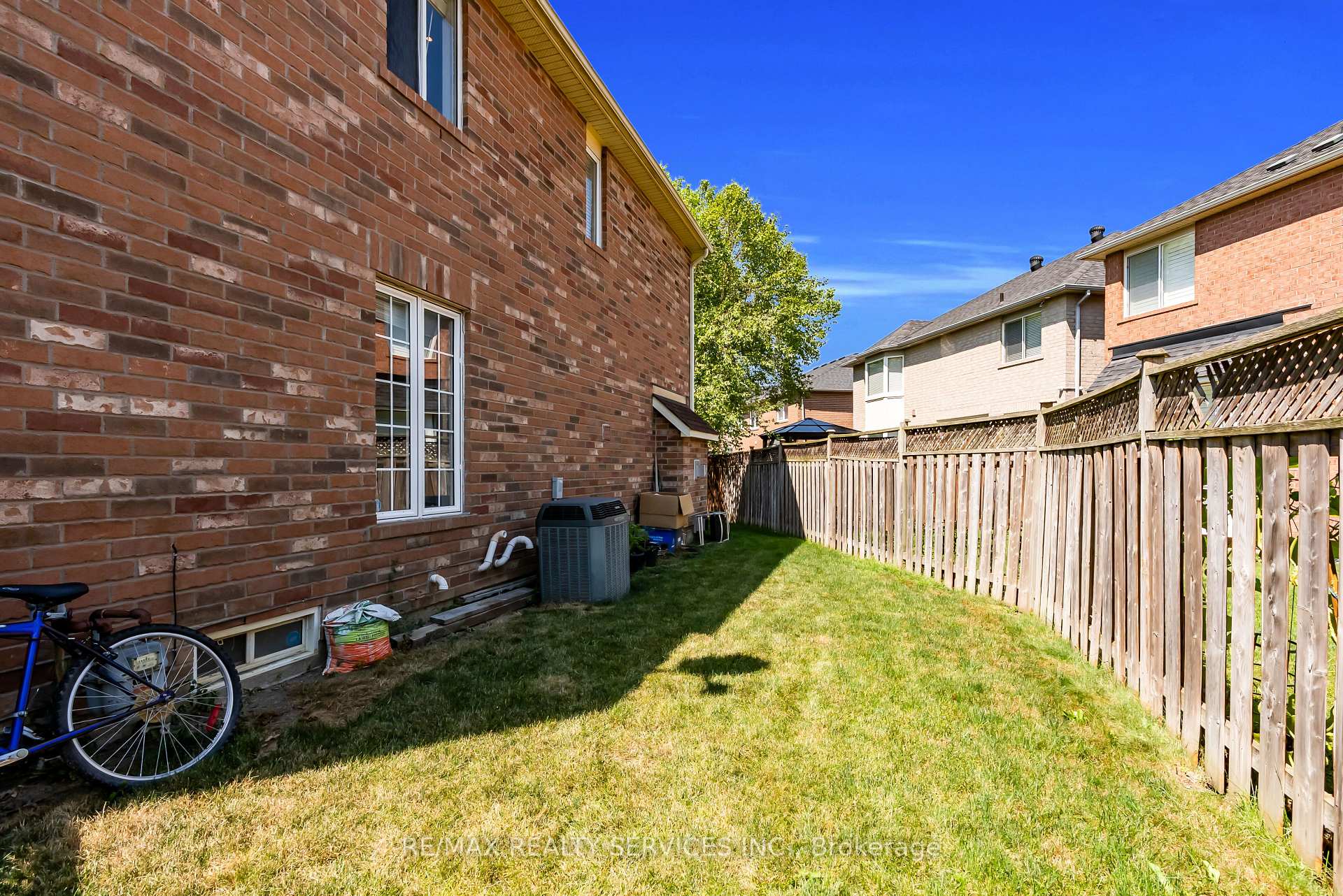 Photo 35 of 86 Whitwell Drive, Brampton, Vales of Castlemore North — HOMEH