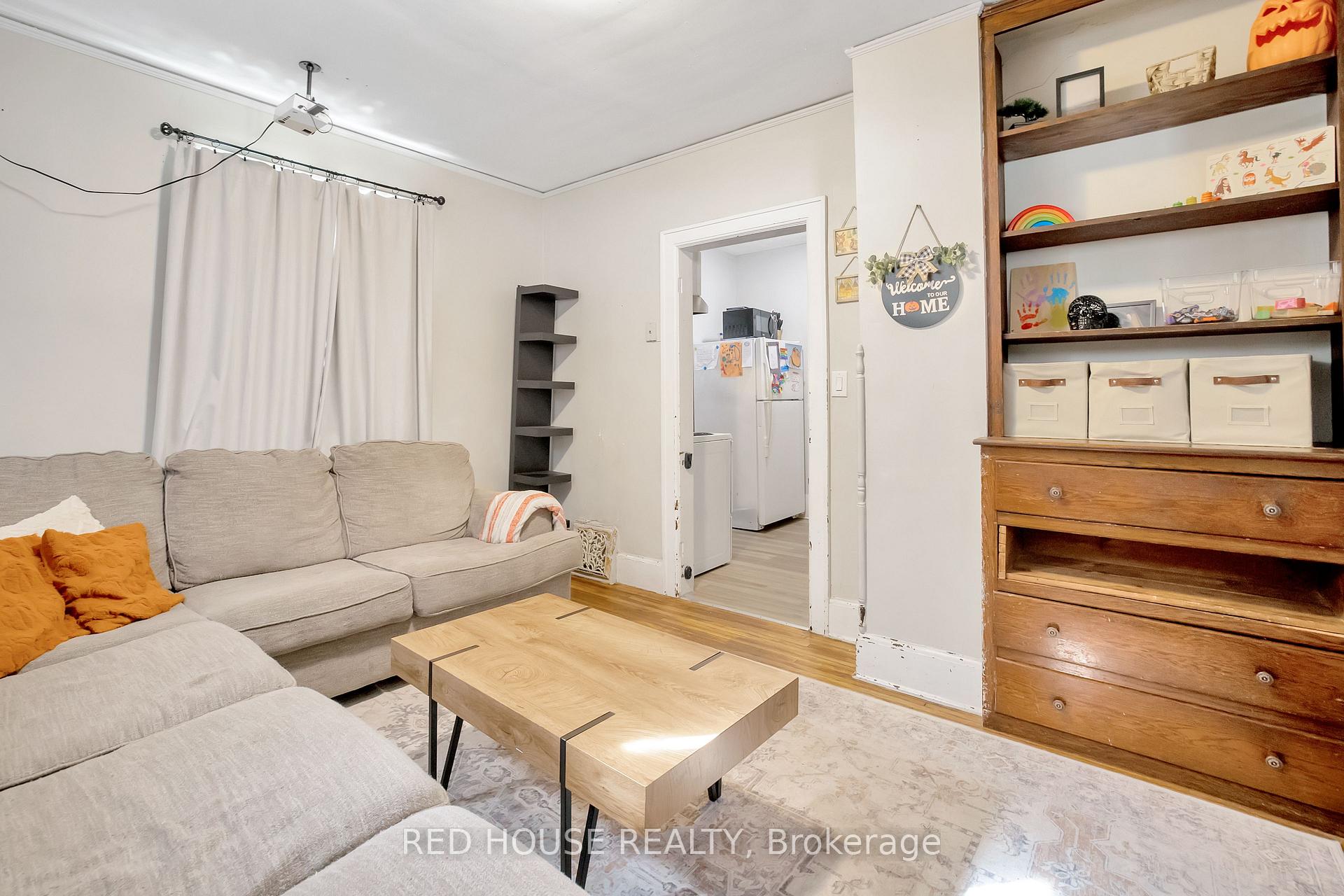 Photo 5 of 531 Mcewan Avenue E, Windsor — HOMEH