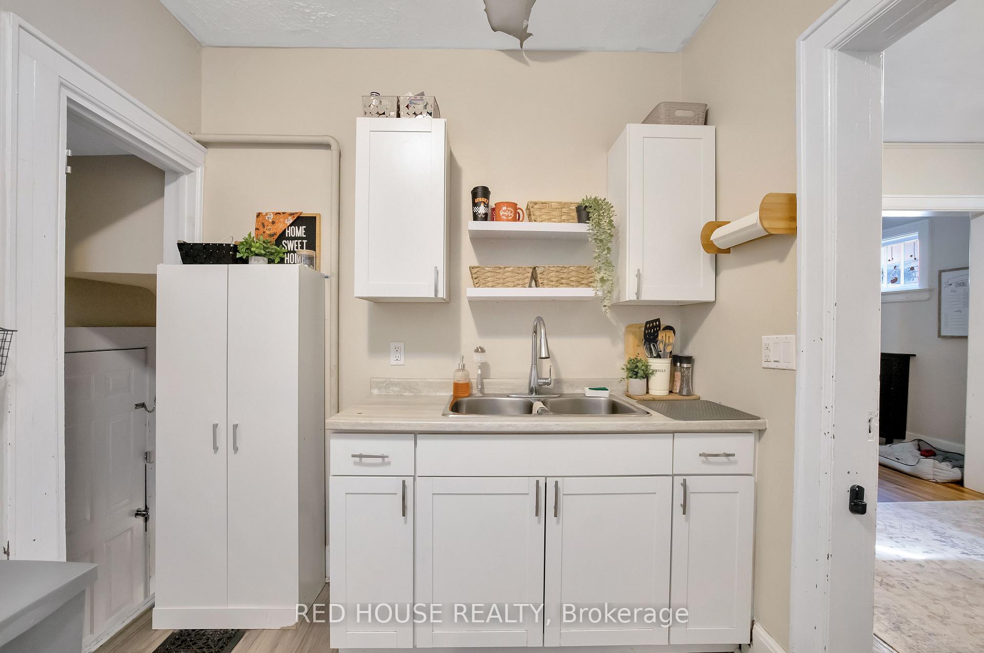 Photo 7 of 531 Mcewan Avenue E, Windsor — HOMEH