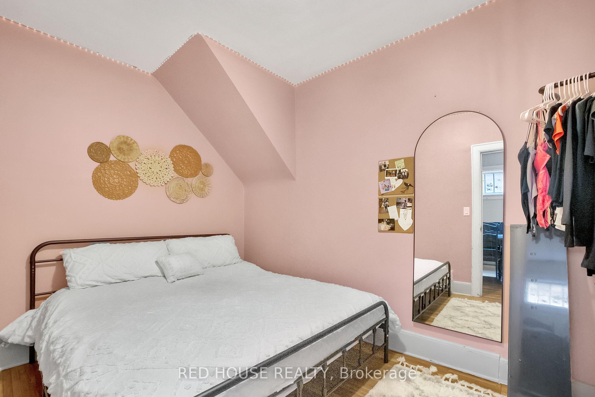 Photo 12 of 531 Mcewan Avenue E, Windsor — HOMEH