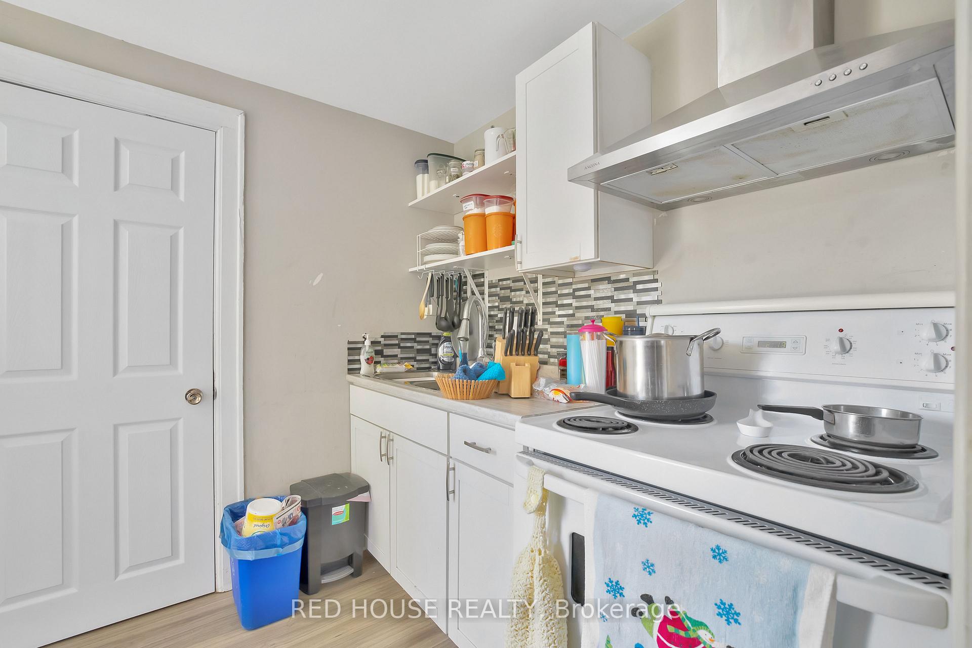 Photo 6 of 531 Mcewan Avenue E, Windsor — HOMEH