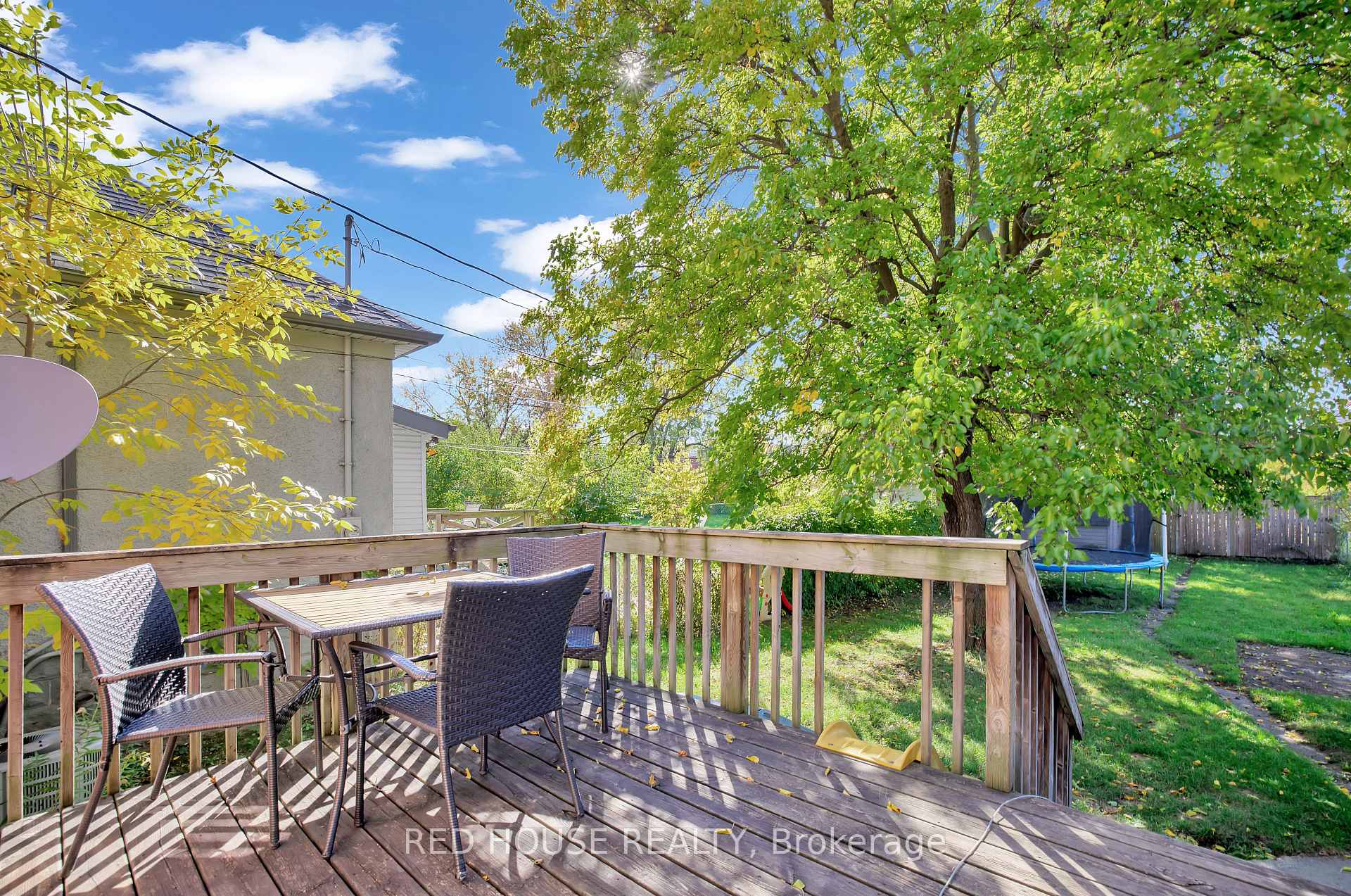 Photo 11 of 531 Mcewan Avenue E, Windsor — HOMEH