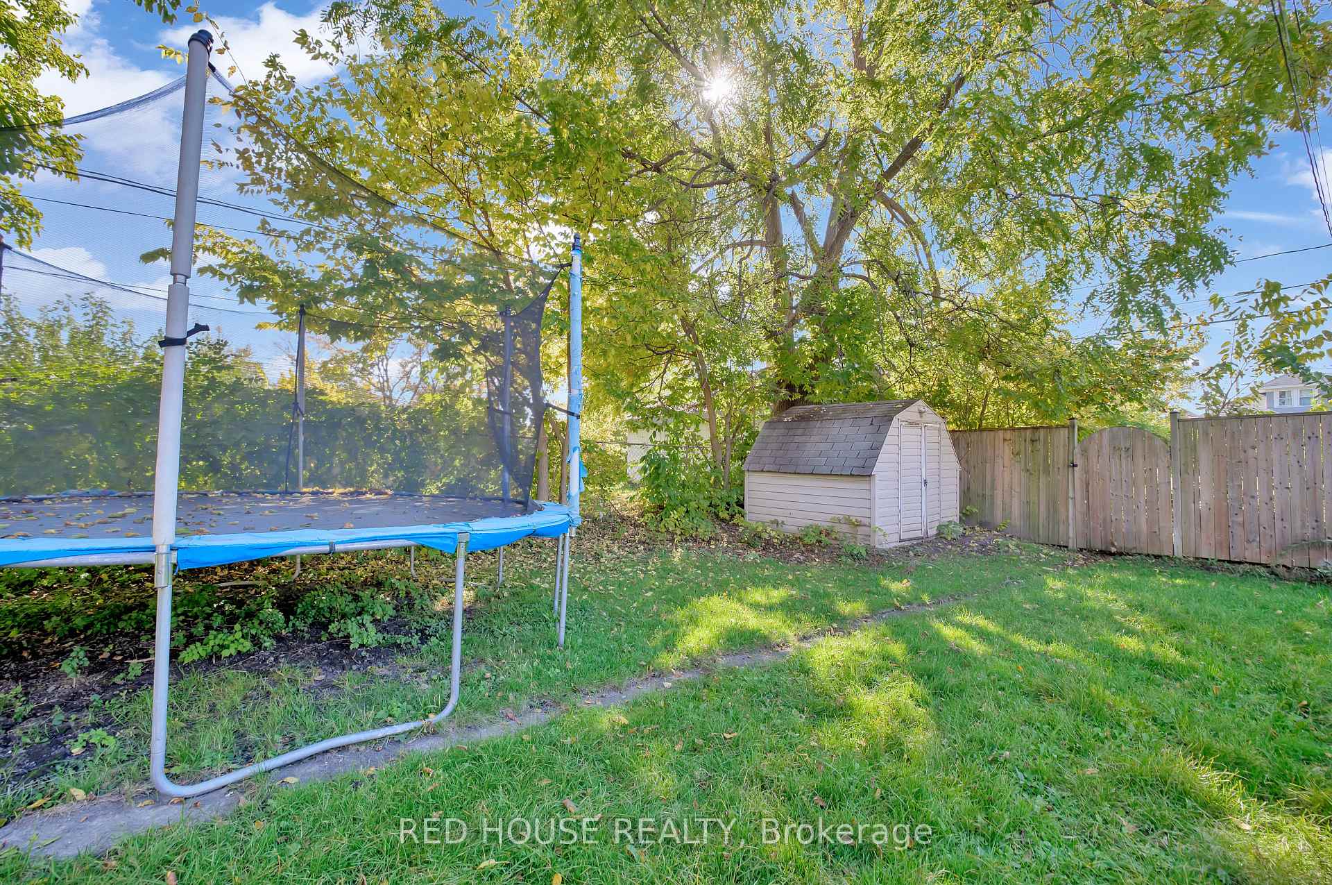 Photo 15 of 531 Mcewan Avenue E, Windsor — HOMEH