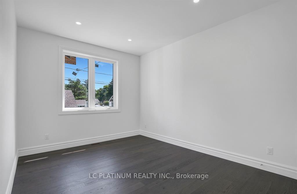 Photo 17 of 1708 Mark Avenue, Windsor — HOMEH