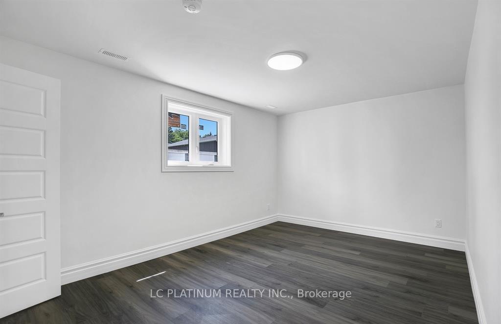 Photo 23 of 1708 Mark Avenue, Windsor — HOMEH