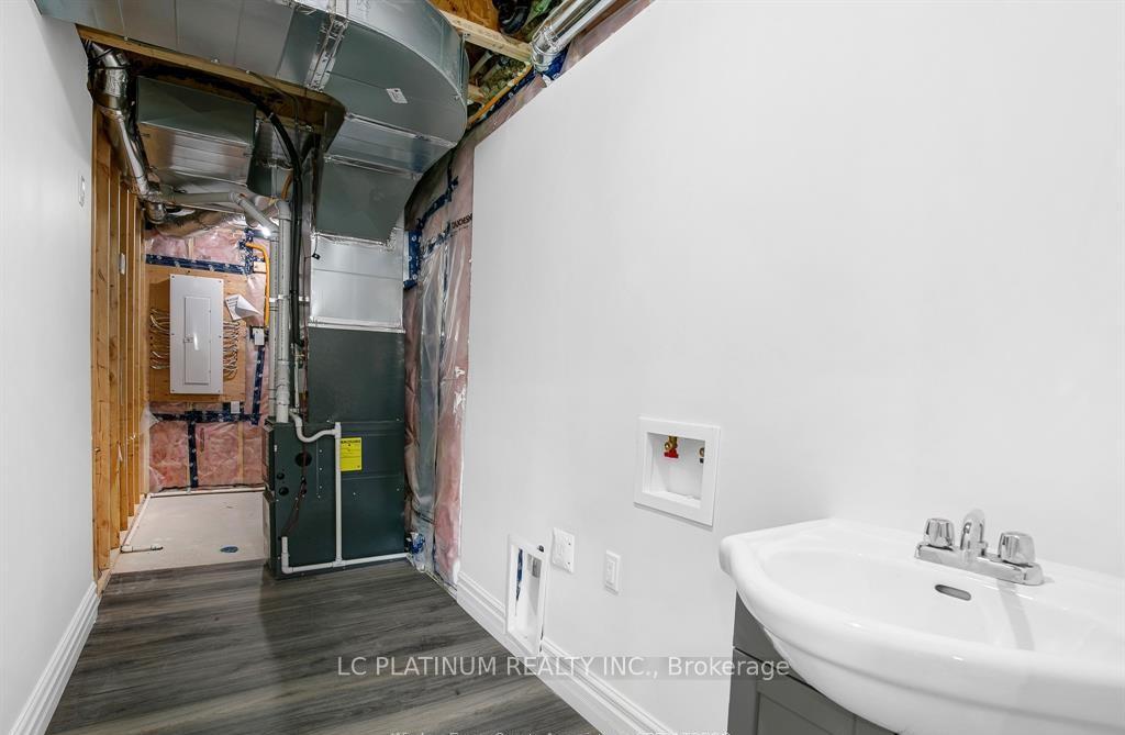 Photo 21 of 1708 Mark Avenue, Windsor — HOMEH