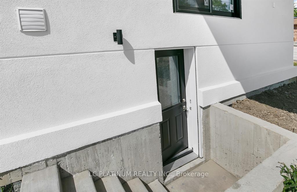 Photo 33 of 1708 Mark Avenue, Windsor — HOMEH