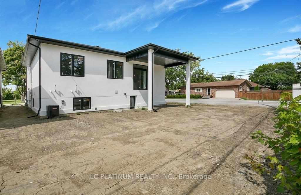 Photo 30 of 1708 Mark Avenue, Windsor — HOMEH