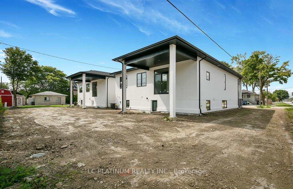 Photo 27 of 1708 Mark Avenue, Windsor — HOMEH