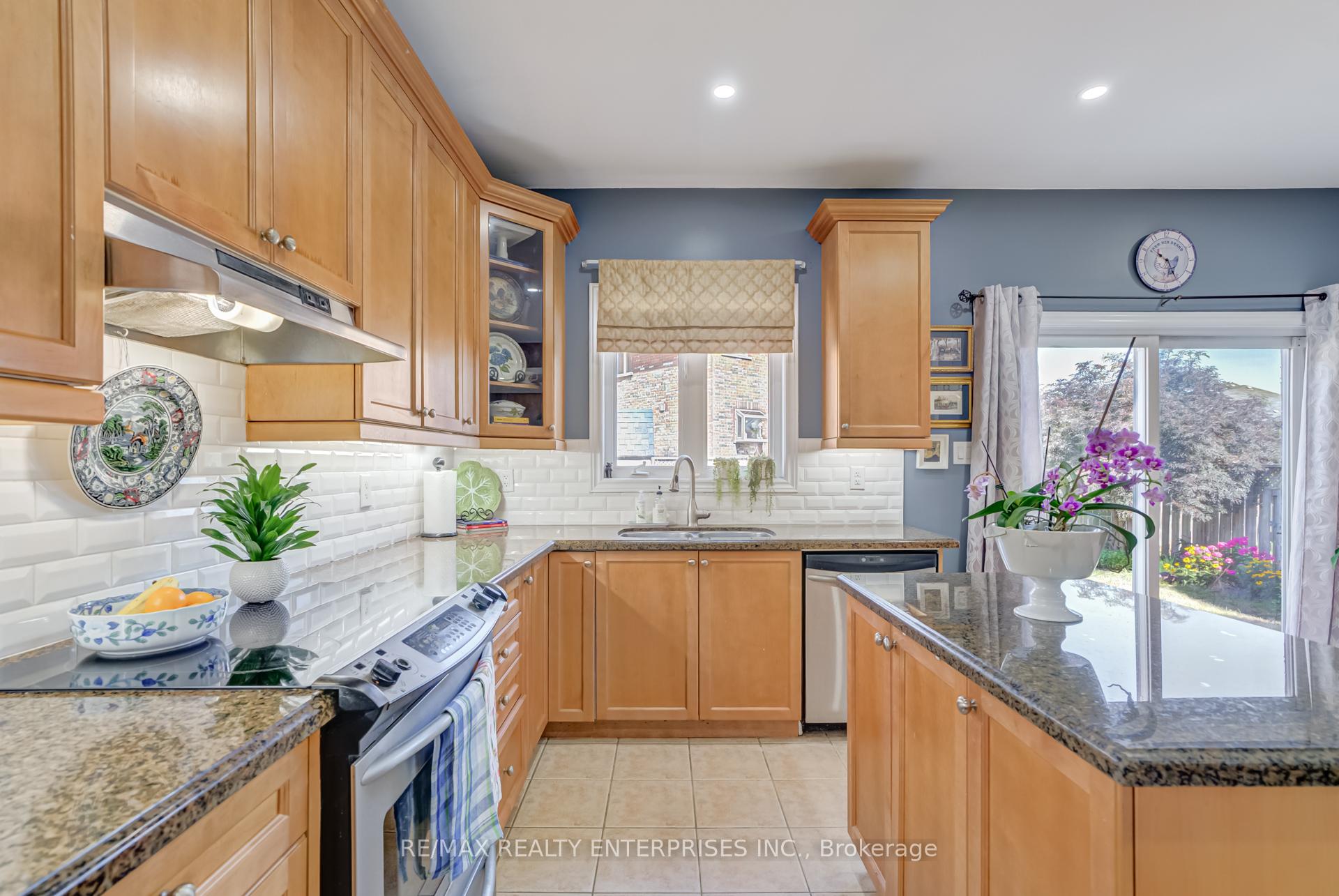Photo 10 of 16 Sparhill Street, Brampton, Sandringham-Wellington — HOMEH