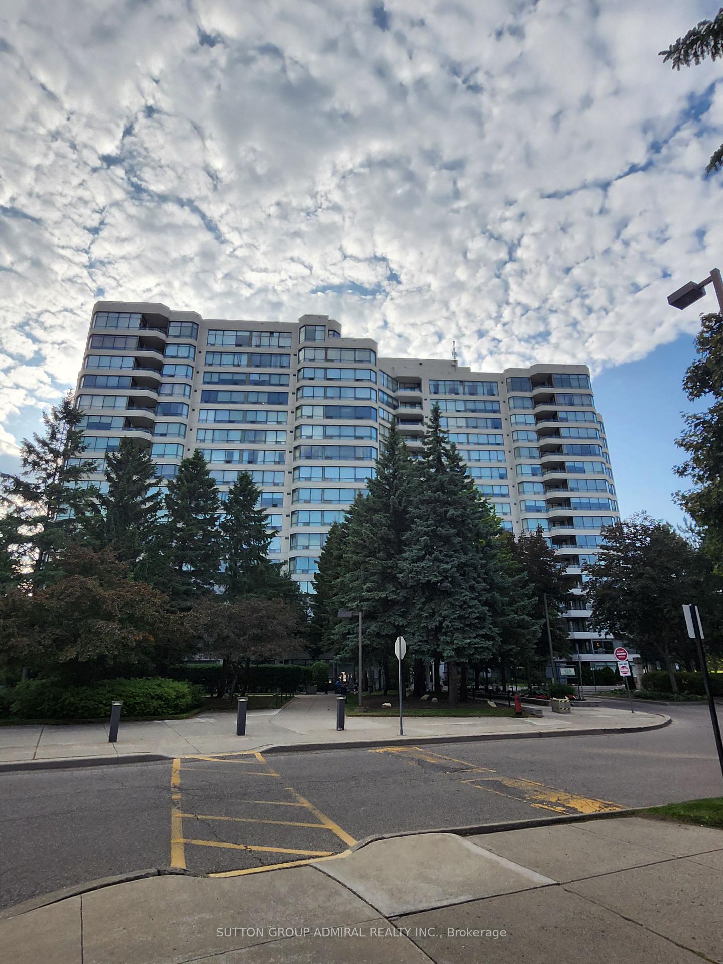 Front of Unit 910, 120 Promenade Circle