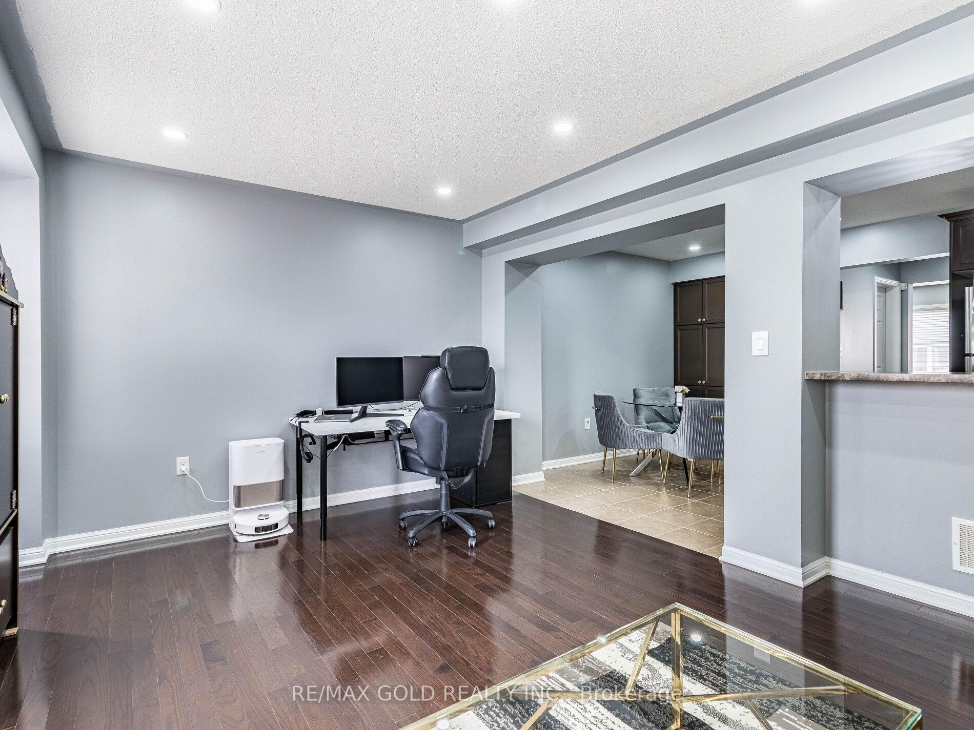 Photo 8 of 113 Bevington Road, Brampton, Northwest Brampton — HOMEH