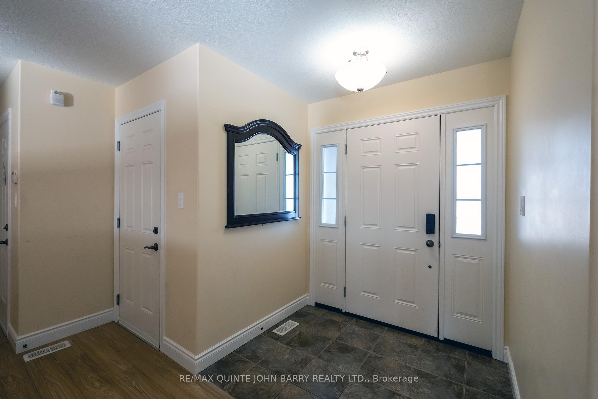 Photo 2 of 29 Kawartha Court, Belleville, Belleville Ward — HOMEH