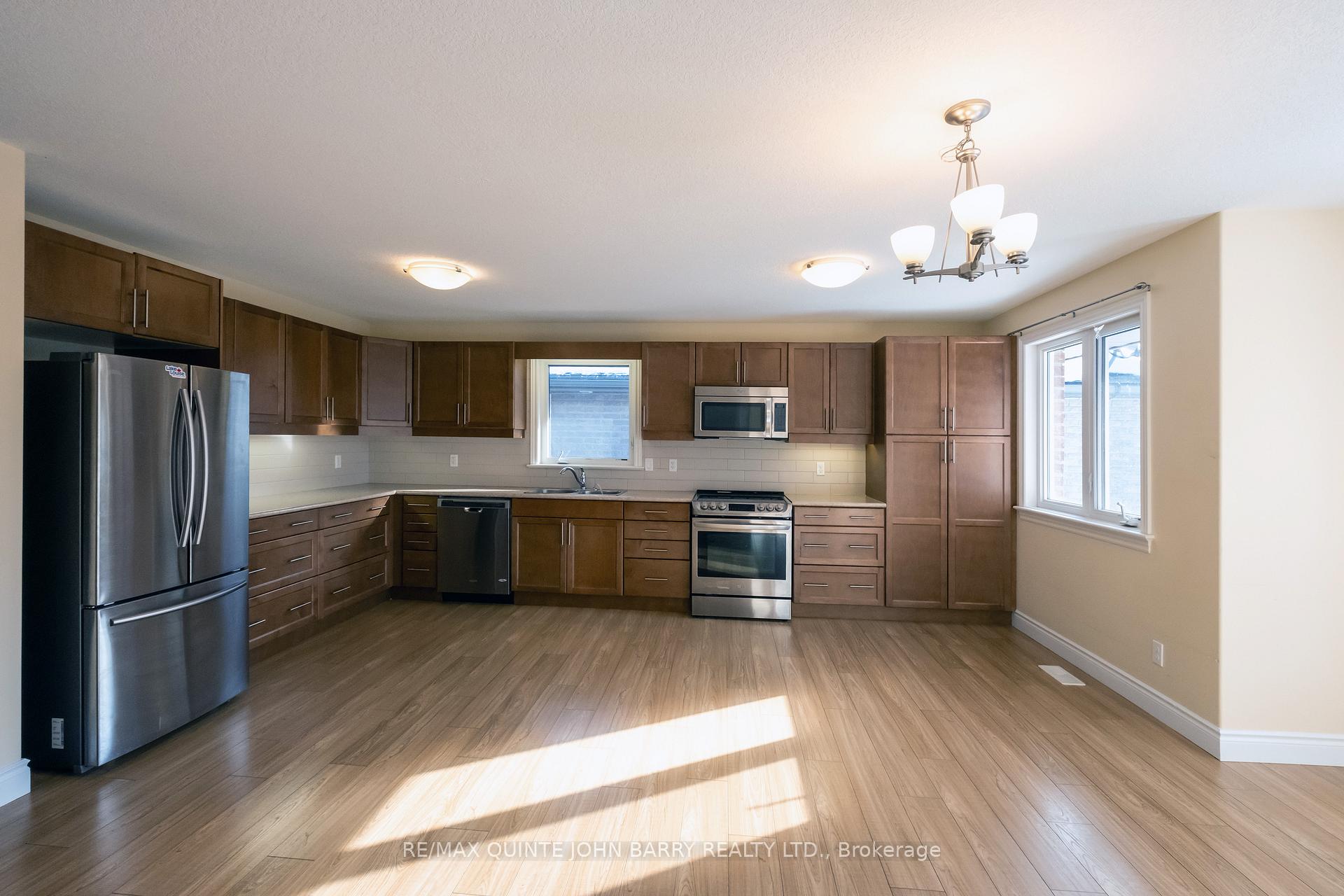 Photo 12 of 29 Kawartha Court, Belleville, Belleville Ward — HOMEH