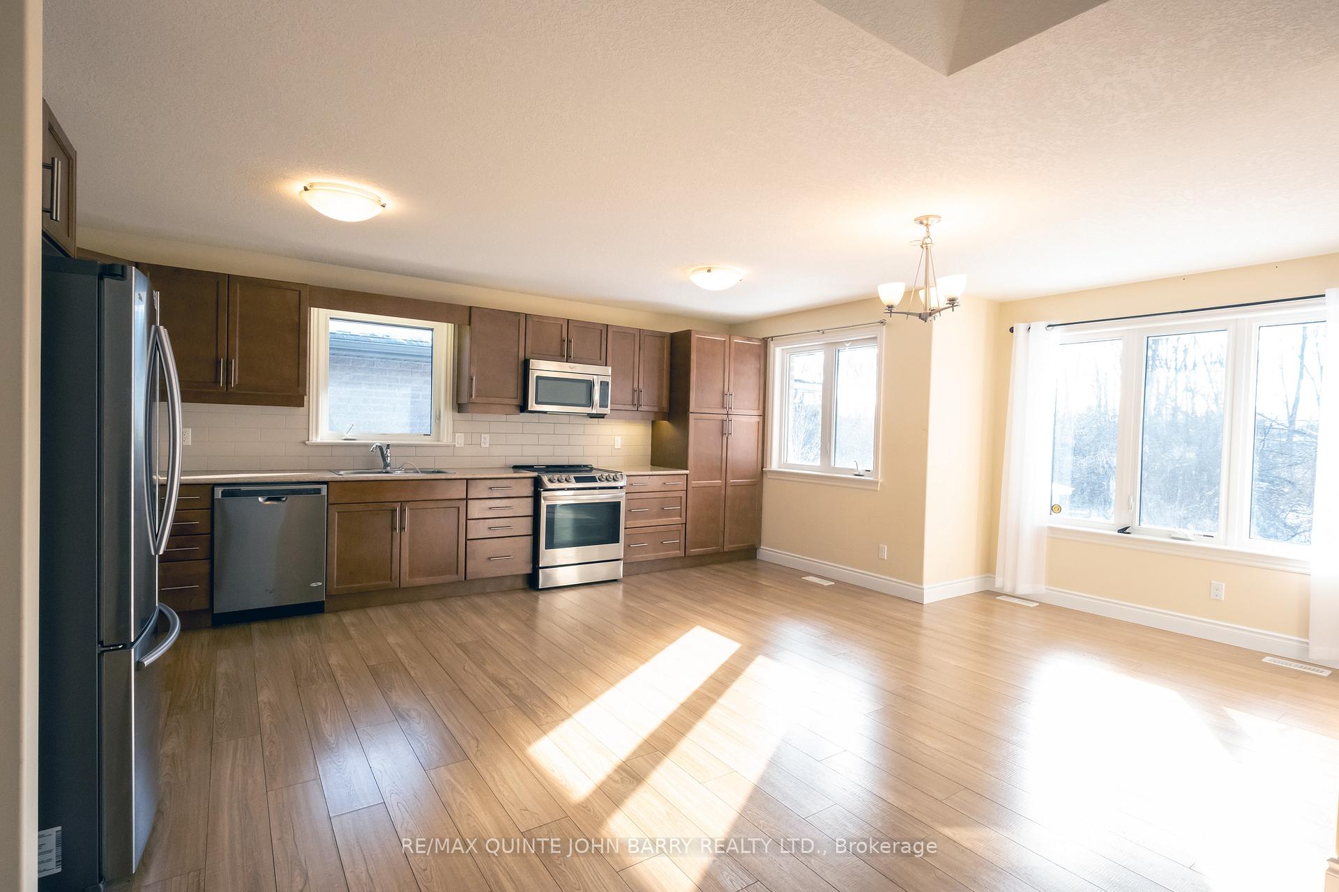 Photo 13 of 29 Kawartha Court, Belleville, Belleville Ward — HOMEH
