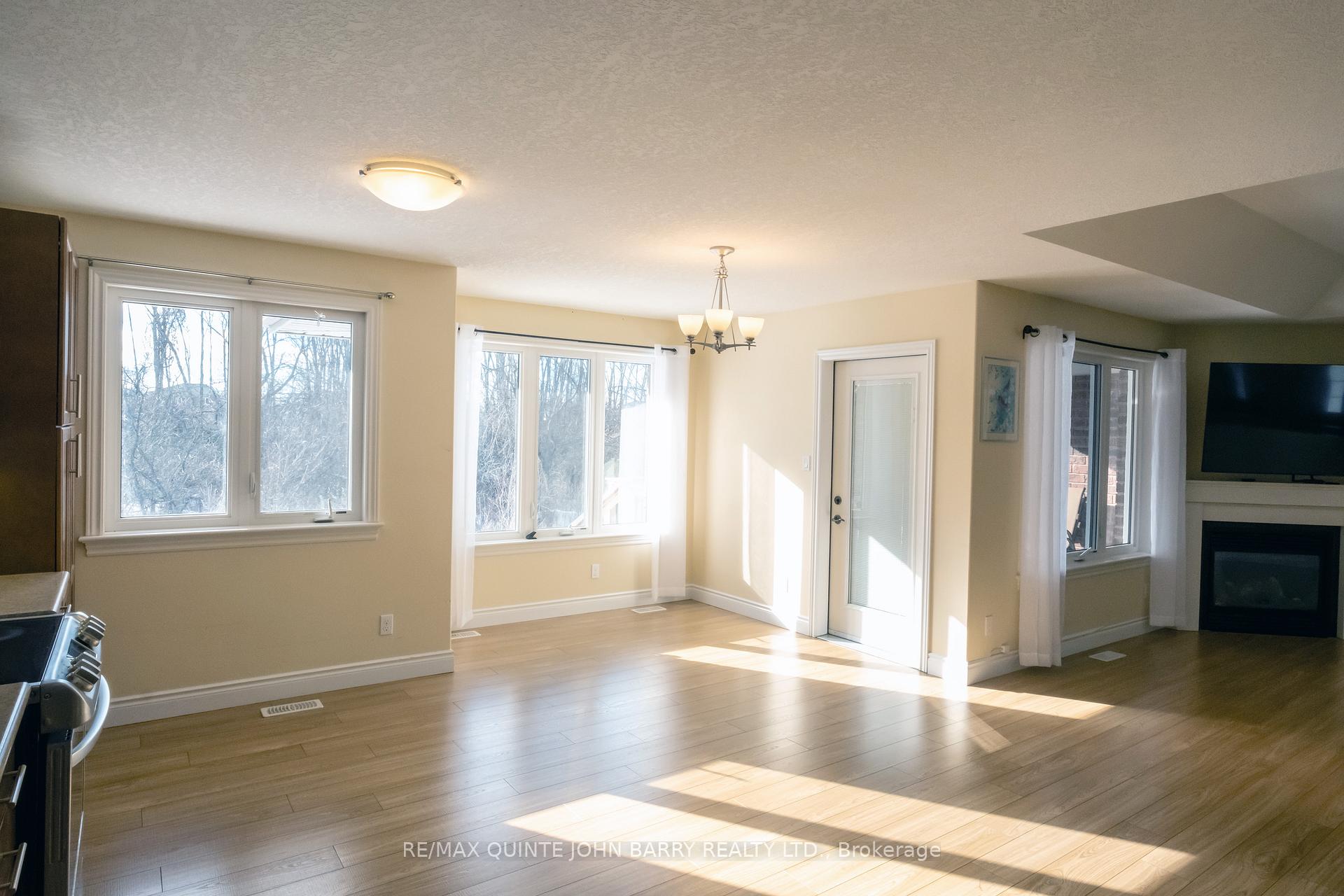 Photo 17 of 29 Kawartha Court, Belleville, Belleville Ward — HOMEH