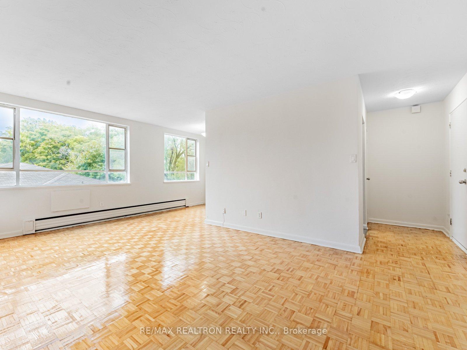 Photo 4 of Unit 103, 2895 Bathurst Street, Toronto, Bedford Park-Nortown — HOMEH