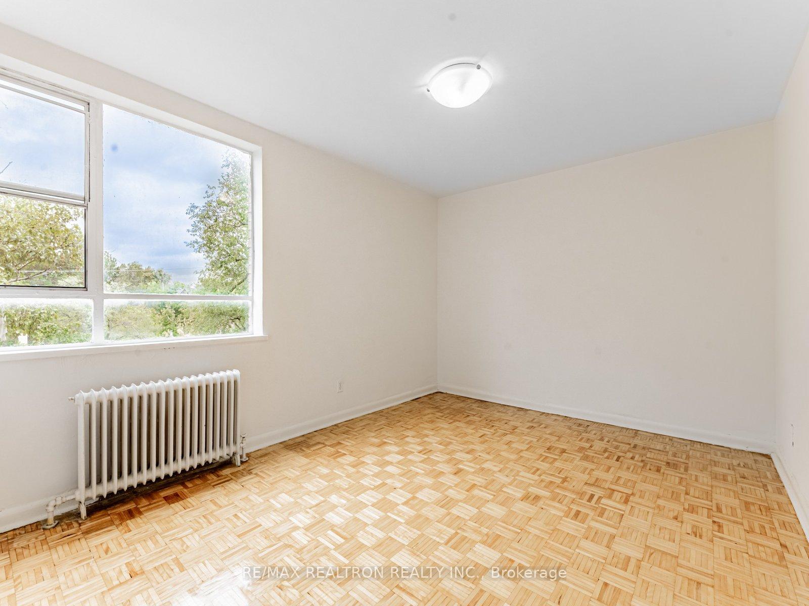 Photo 11 of Unit 103, 2895 Bathurst Street, Toronto, Bedford Park-Nortown — HOMEH