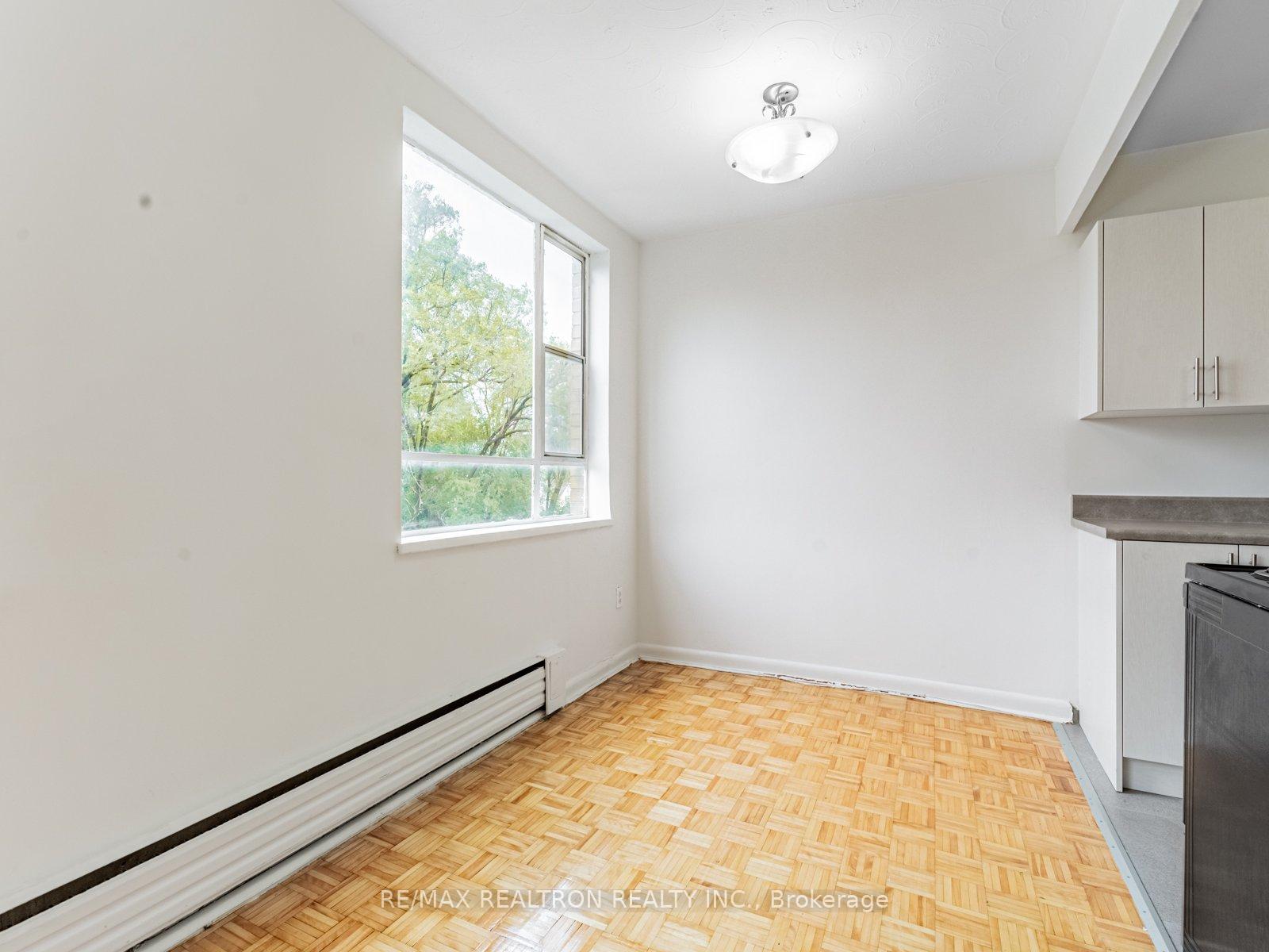 Photo 10 of Unit 103, 2895 Bathurst Street, Toronto, Bedford Park-Nortown — HOMEH
