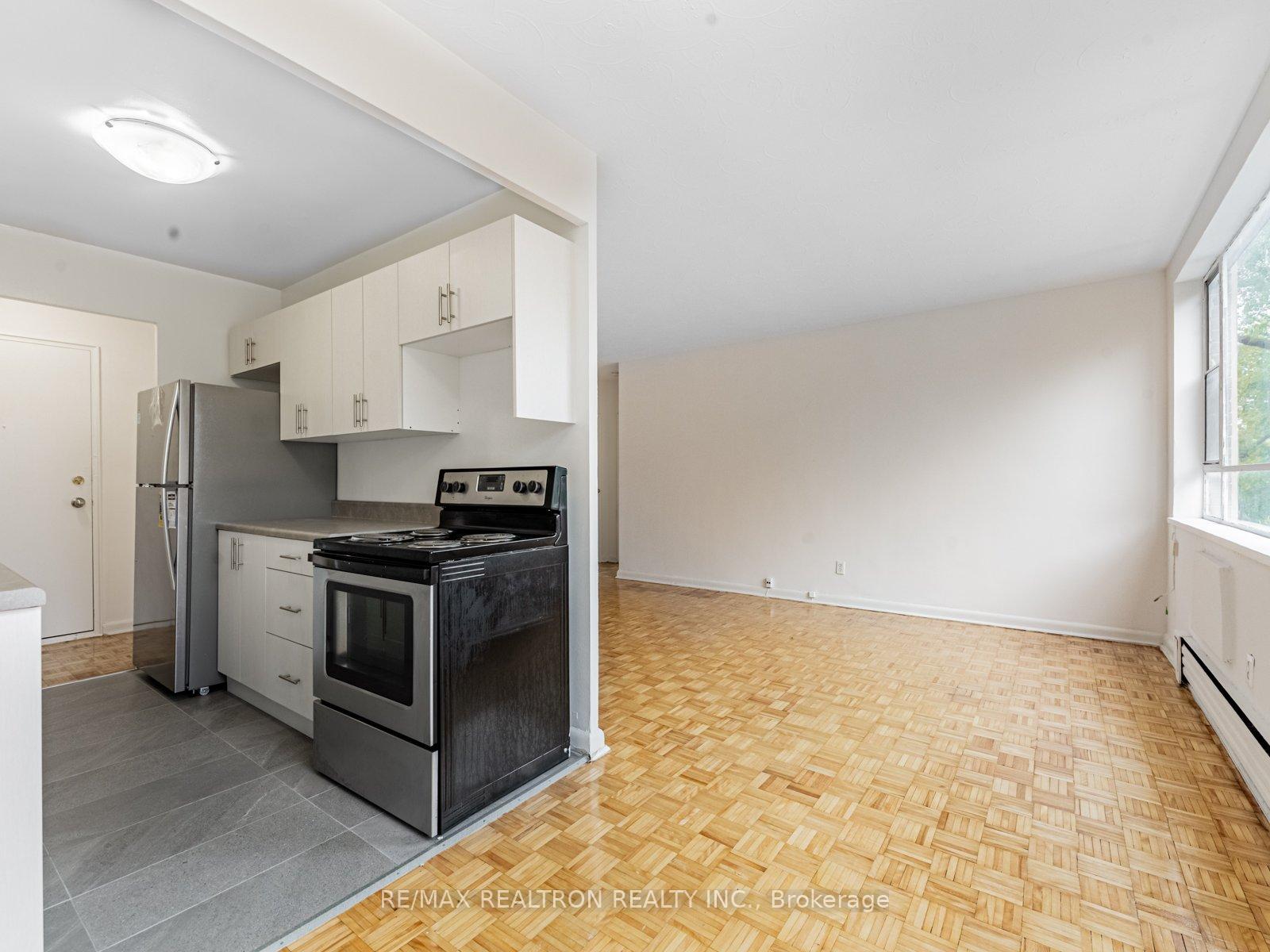 Photo 13 of Unit 103, 2895 Bathurst Street, Toronto, Bedford Park-Nortown — HOMEH