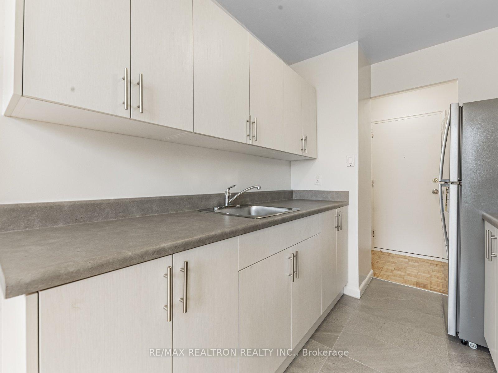 Photo 6 of Unit 103, 2895 Bathurst Street, Toronto, Bedford Park-Nortown — HOMEH